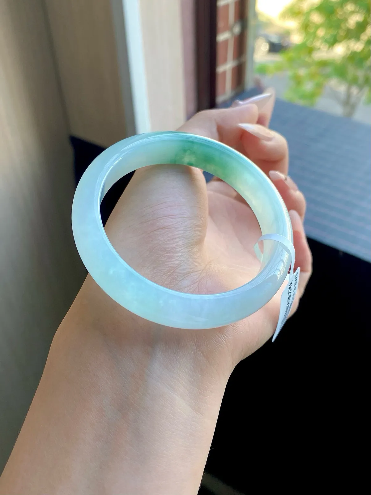 正圈56.8圈口，翡翠冰糯种飘绿手镯