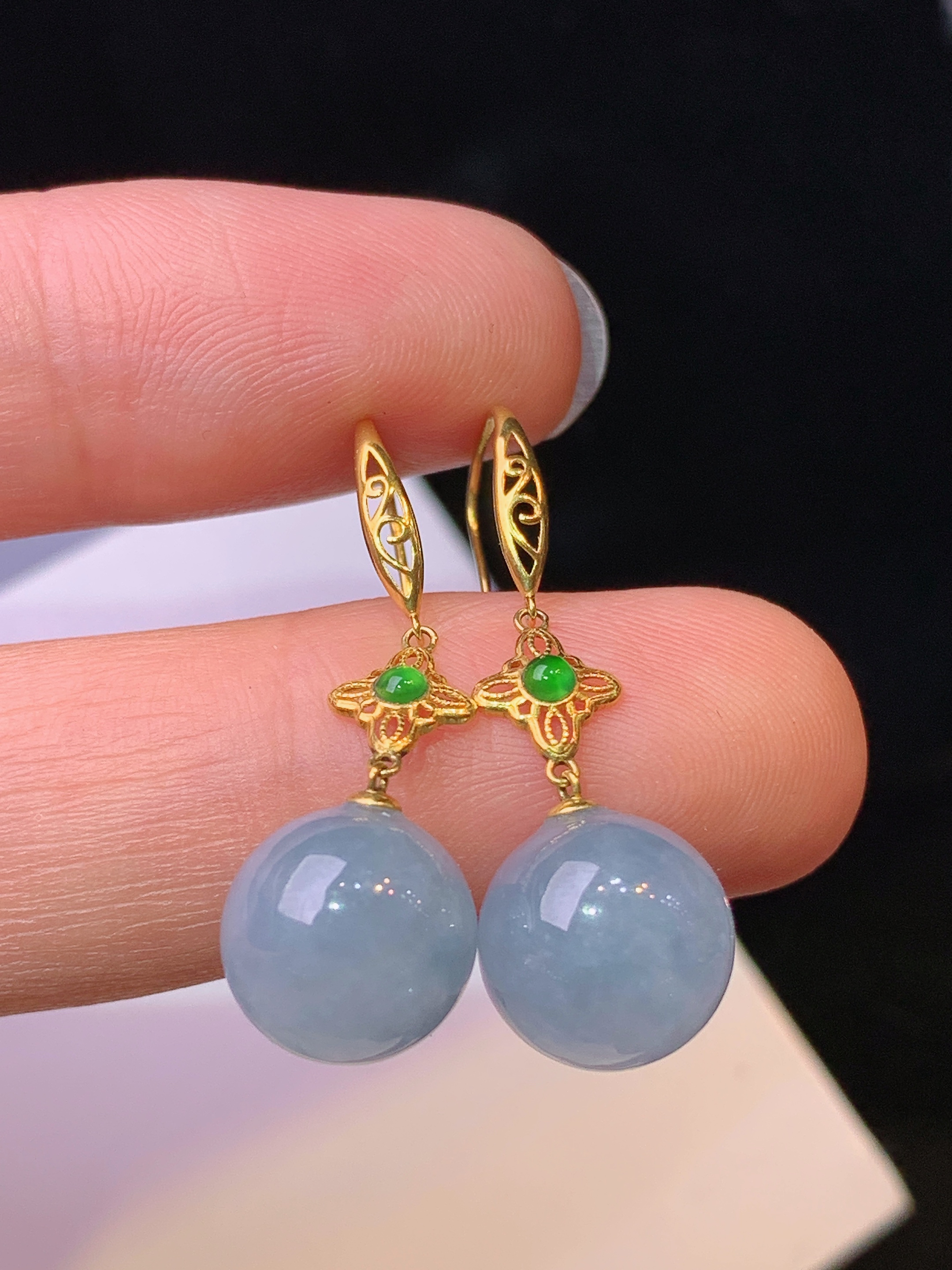 18k金镶嵌紫罗兰圆珠耳坠 玉质细腻 色泽清新艳丽 整体尺寸31.6*10