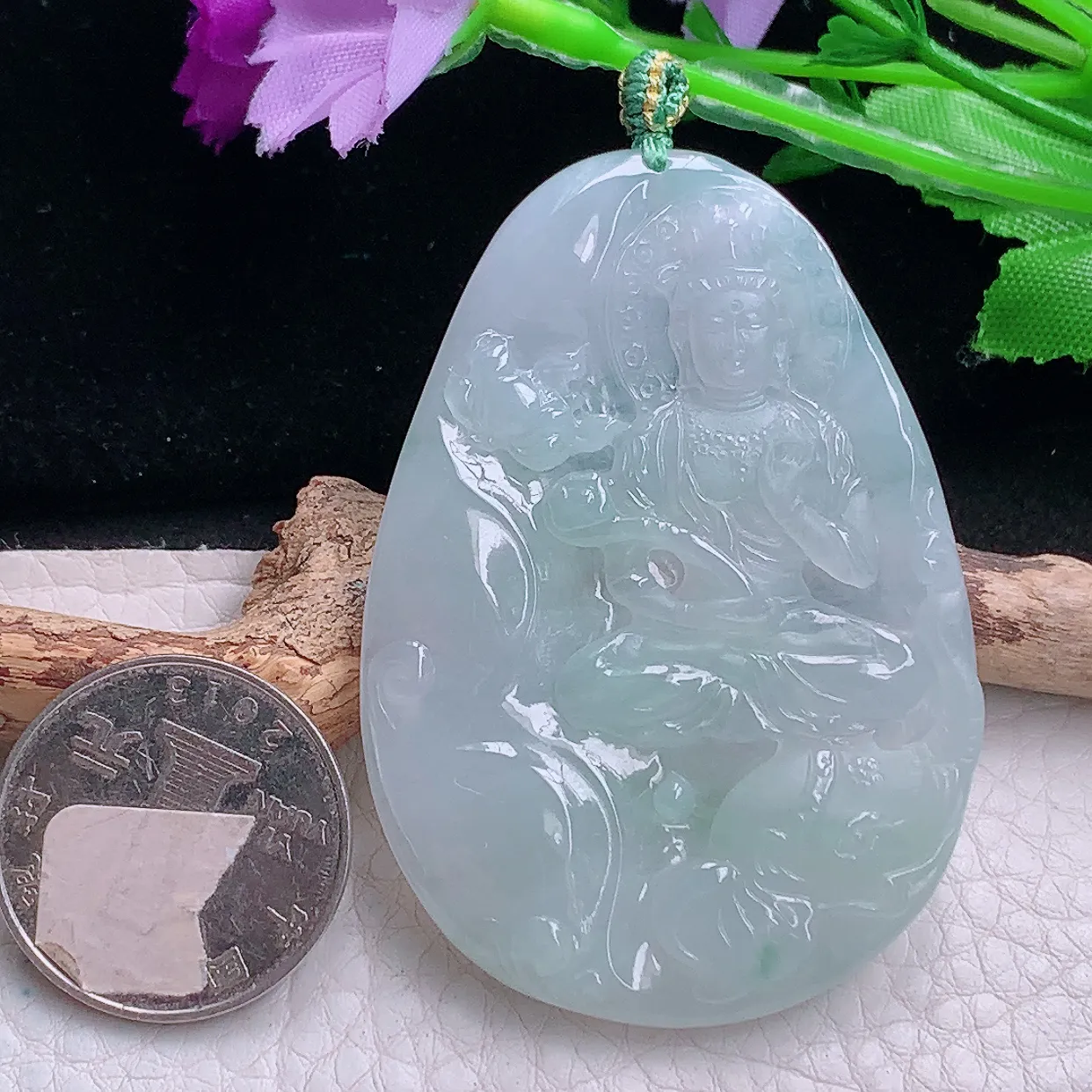 yn实拍61.3*42.8*6缅甸翡翠精雕冰润大势至菩萨 年肖守护神玉项坠 玉挂件