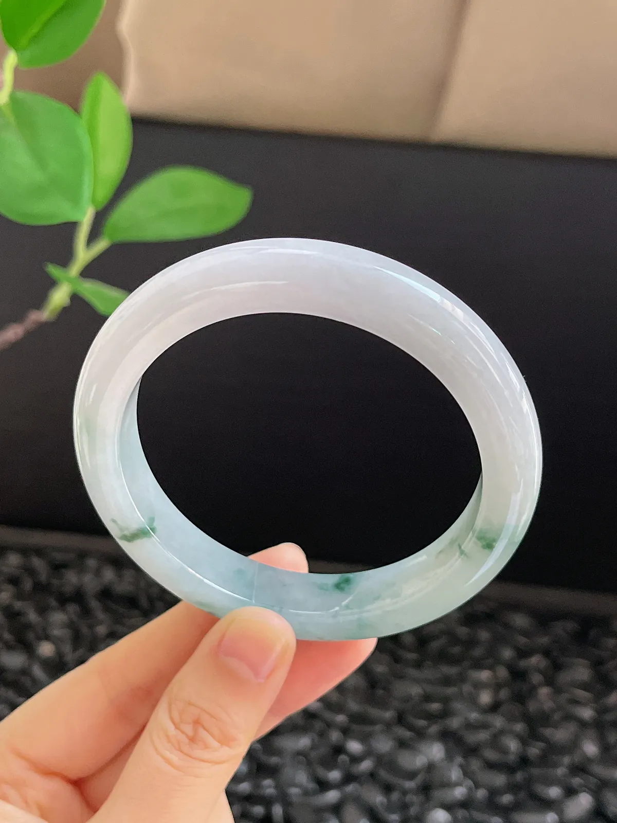 正圈59.8圈口，翡翠冰糯种淡绿色手镯