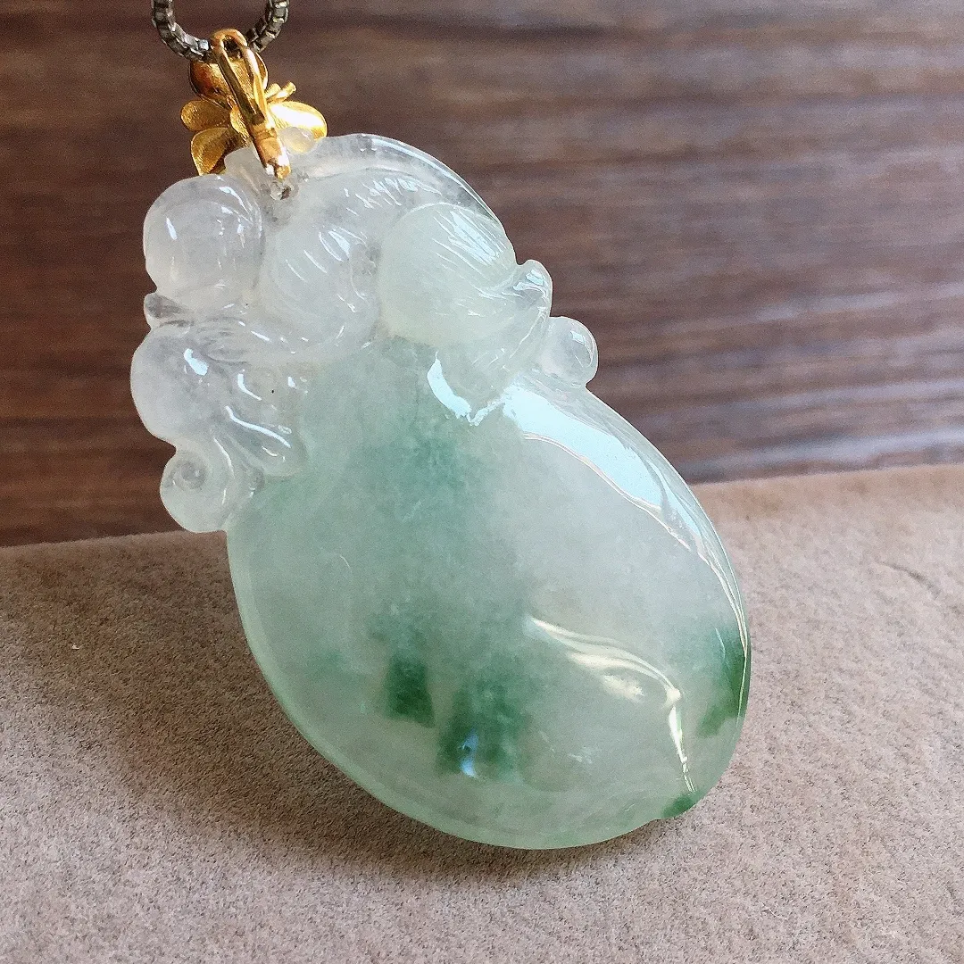 飘花灵猴献瑞吊坠，18k金镶嵌，冰润细腻，品相好，种水足，Xz 尺寸35.5*20.7*6.1