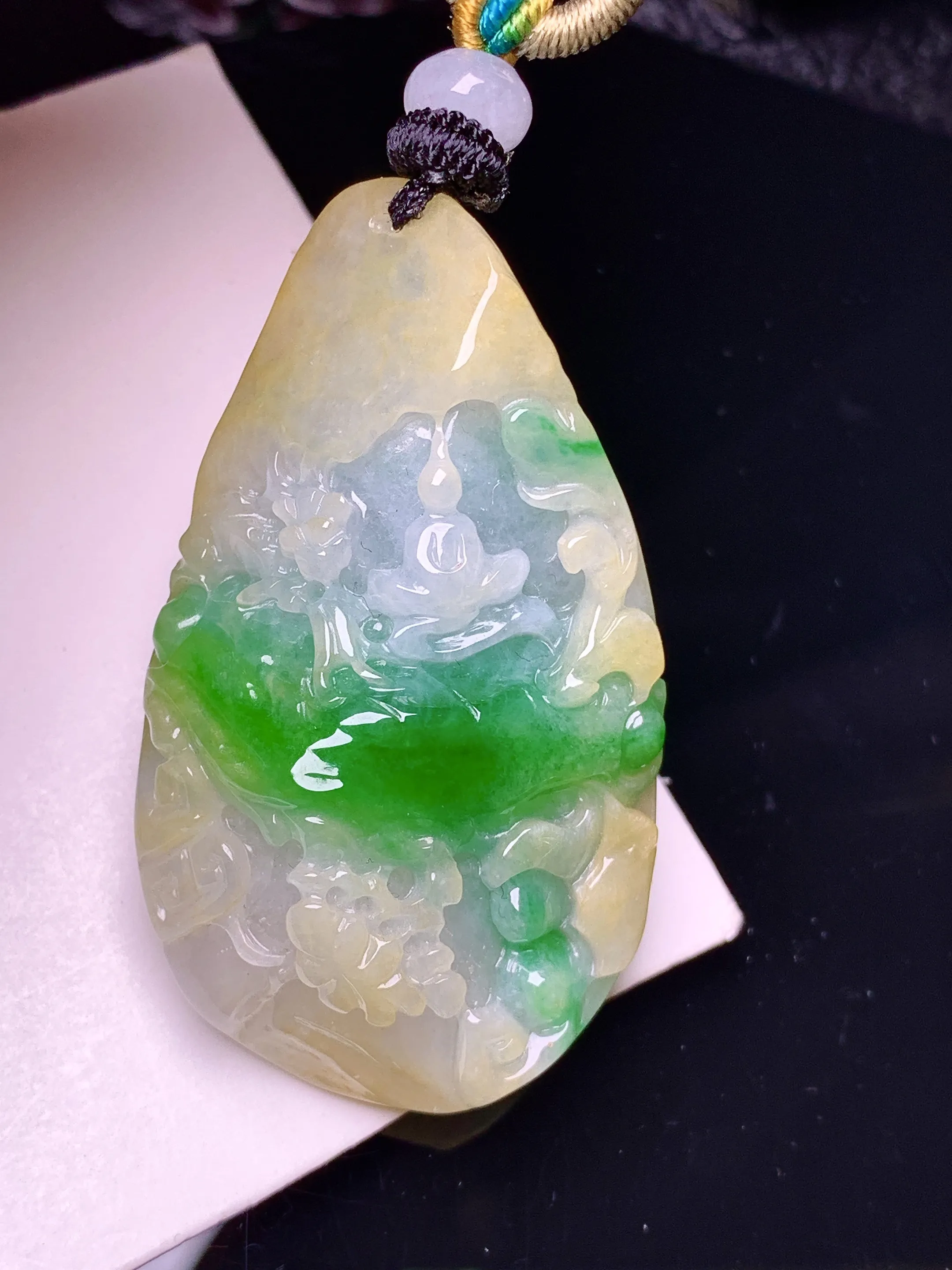 飘黄绿悟道山水吊坠 玉质细腻 色泽清新艳丽 整体尺寸48.7*27.6*12.3