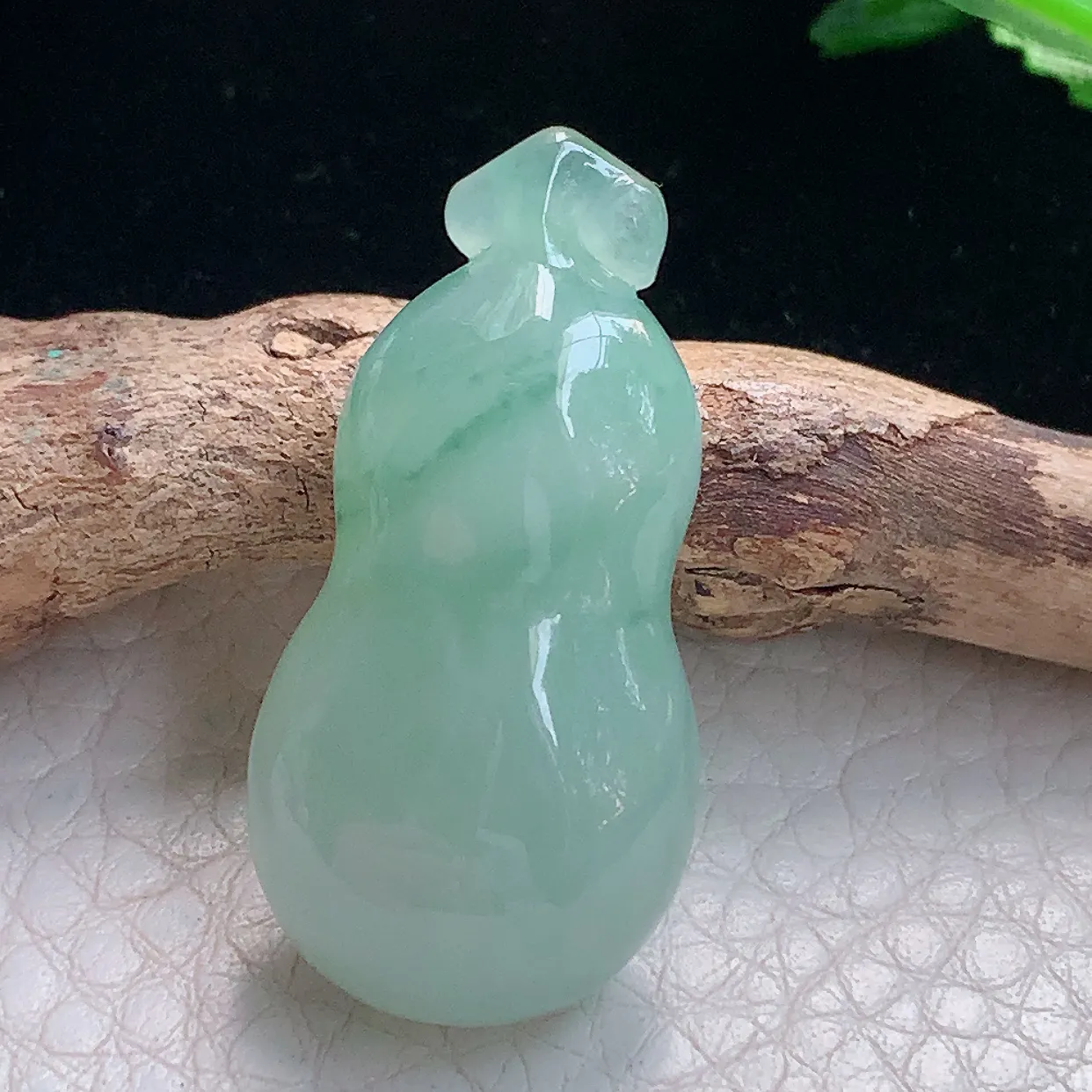 lz实拍34.6*17.2*11缅甸翡翠精雕冰绿晴美饱满福瓜 玉瓜玉项坠 玉挂件