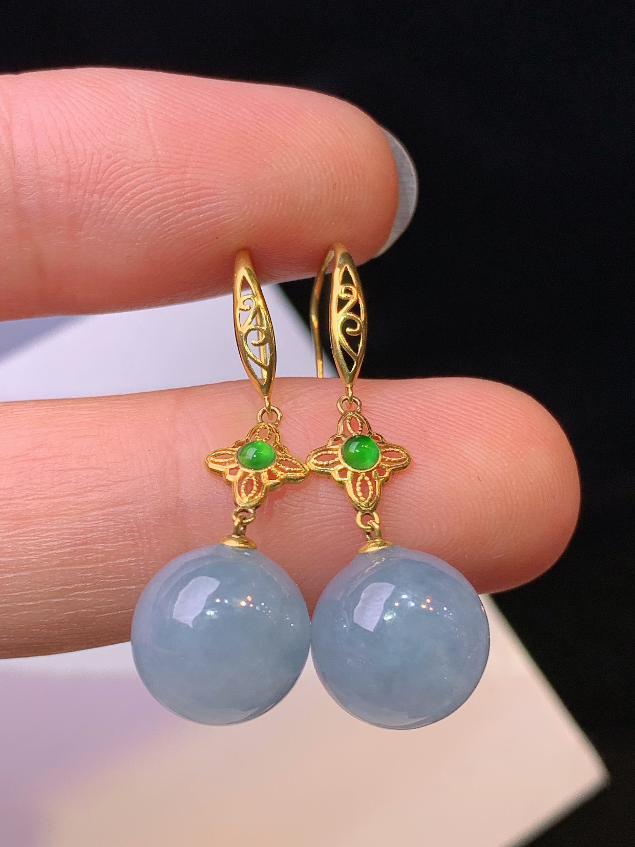 18k金镶嵌紫罗兰圆珠耳坠 玉质细腻 色泽清新艳丽 整体尺寸31.6*10