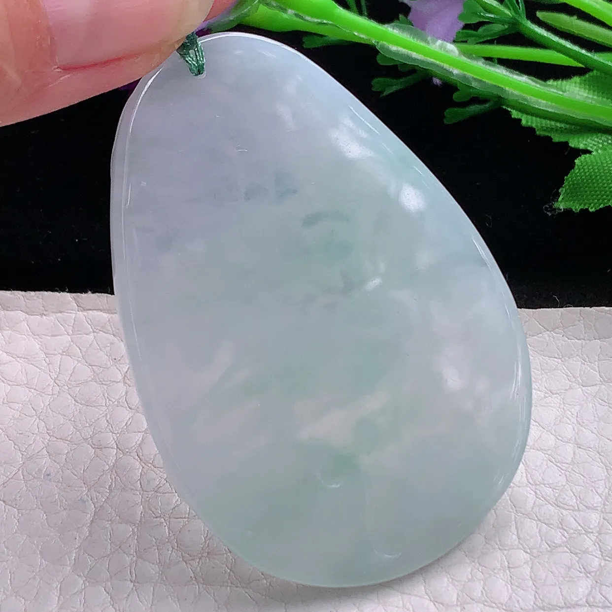 yn实拍61.3*42.8*6缅甸翡翠精雕冰润大势至菩萨 年肖守护神玉项坠 玉挂件