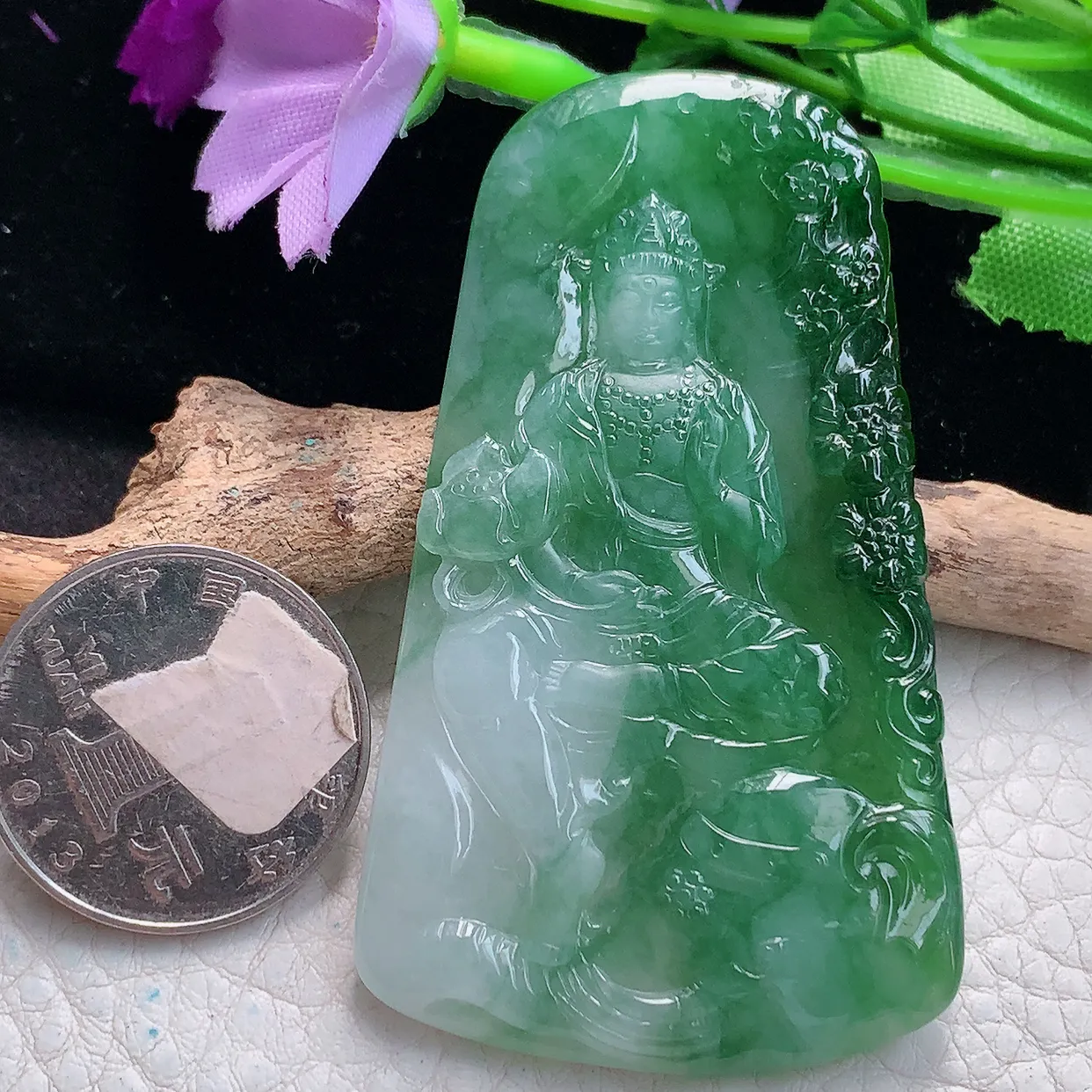lz实拍65*38*5.6缅甸翡翠精雕辣绿普贤菩萨 生肖守护神玉项坠 玉挂件