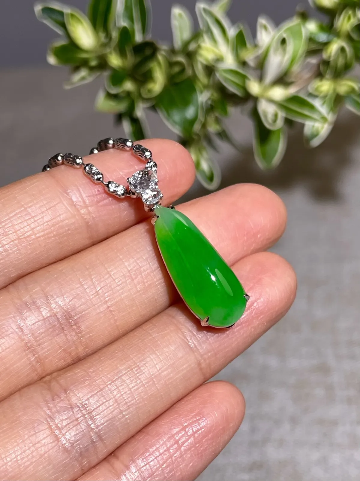 冰种正阳绿福瓜吊坠！
裸石：21*9*5mm
整体：26.5*9*9mm