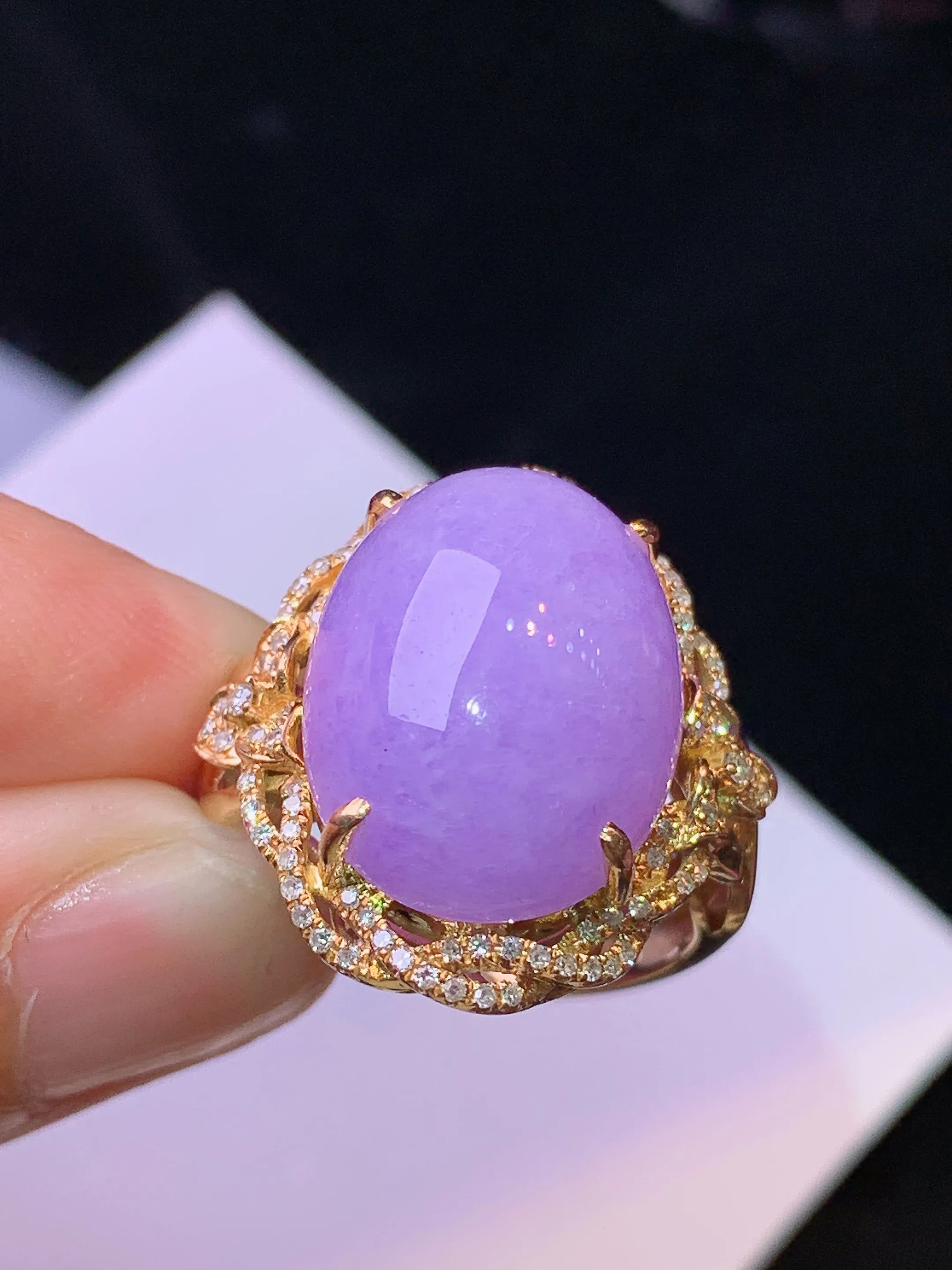 18k金钻镶嵌紫罗兰蛋面戒指 玉质细腻 色泽清新艳丽 圈口14.5 整体尺寸22*19*10.5