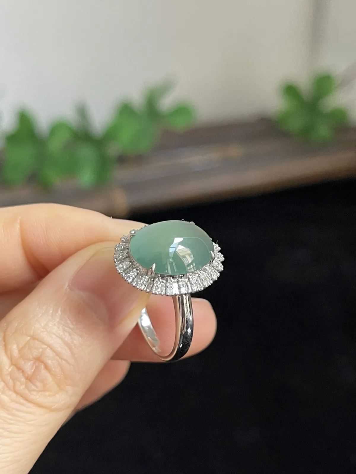 翡翠女戒，印记：G18K,伴钻石