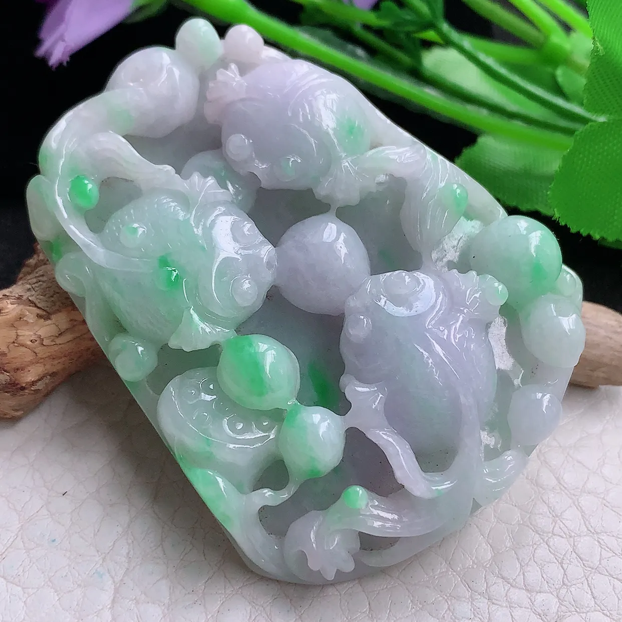 py实拍60*47*12缅甸翡翠精雕春彩金鱼吊坠 莲年有余玉挂件 玉吊坠