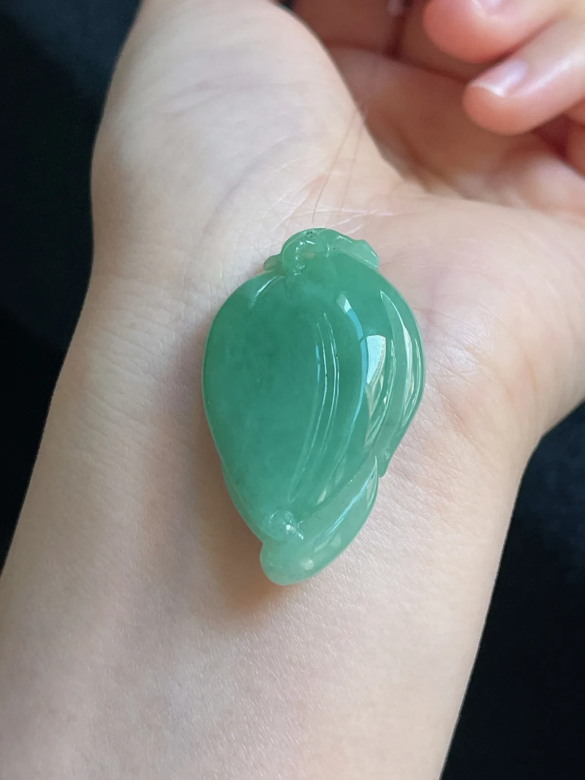 翡翠糯化种绿色吊坠