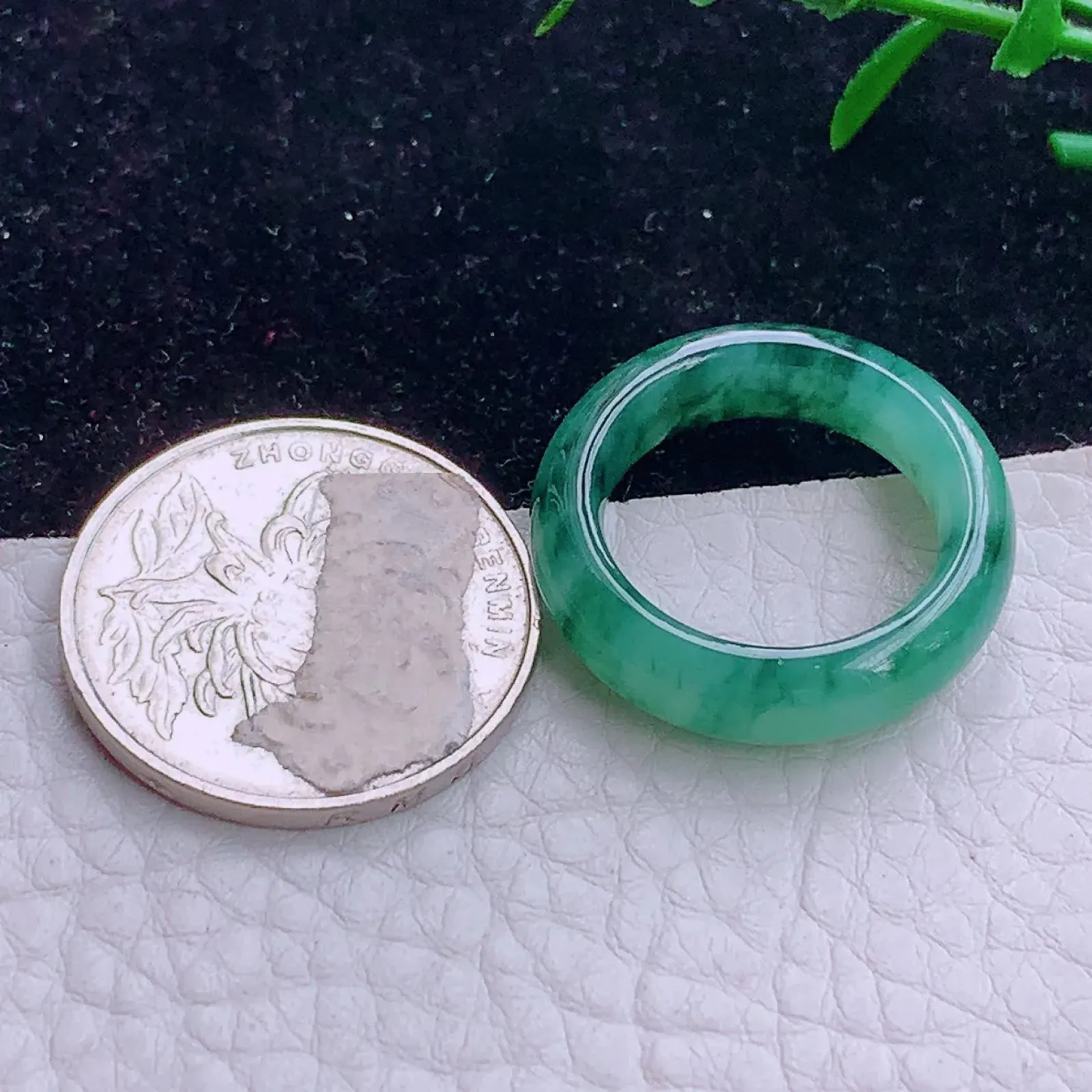 lz实拍17.8*6.2*4缅甸翡翠精雕冰飘花17.8mm内径指环 玉戒指