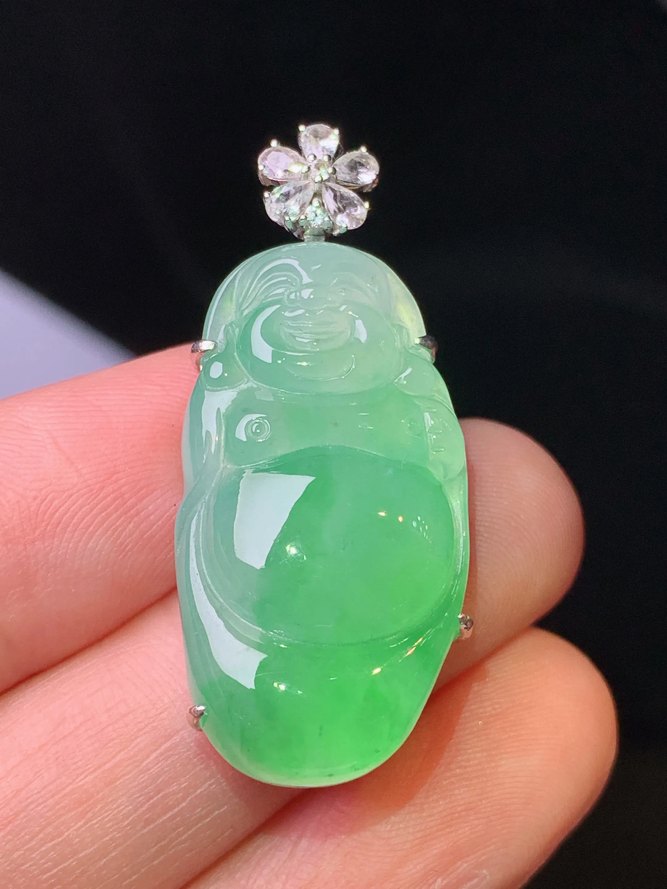 18k金钻镶嵌翠绿逍遥佛公吊坠 玉质细腻 色泽清新艳丽 整体尺寸36*15.5*6