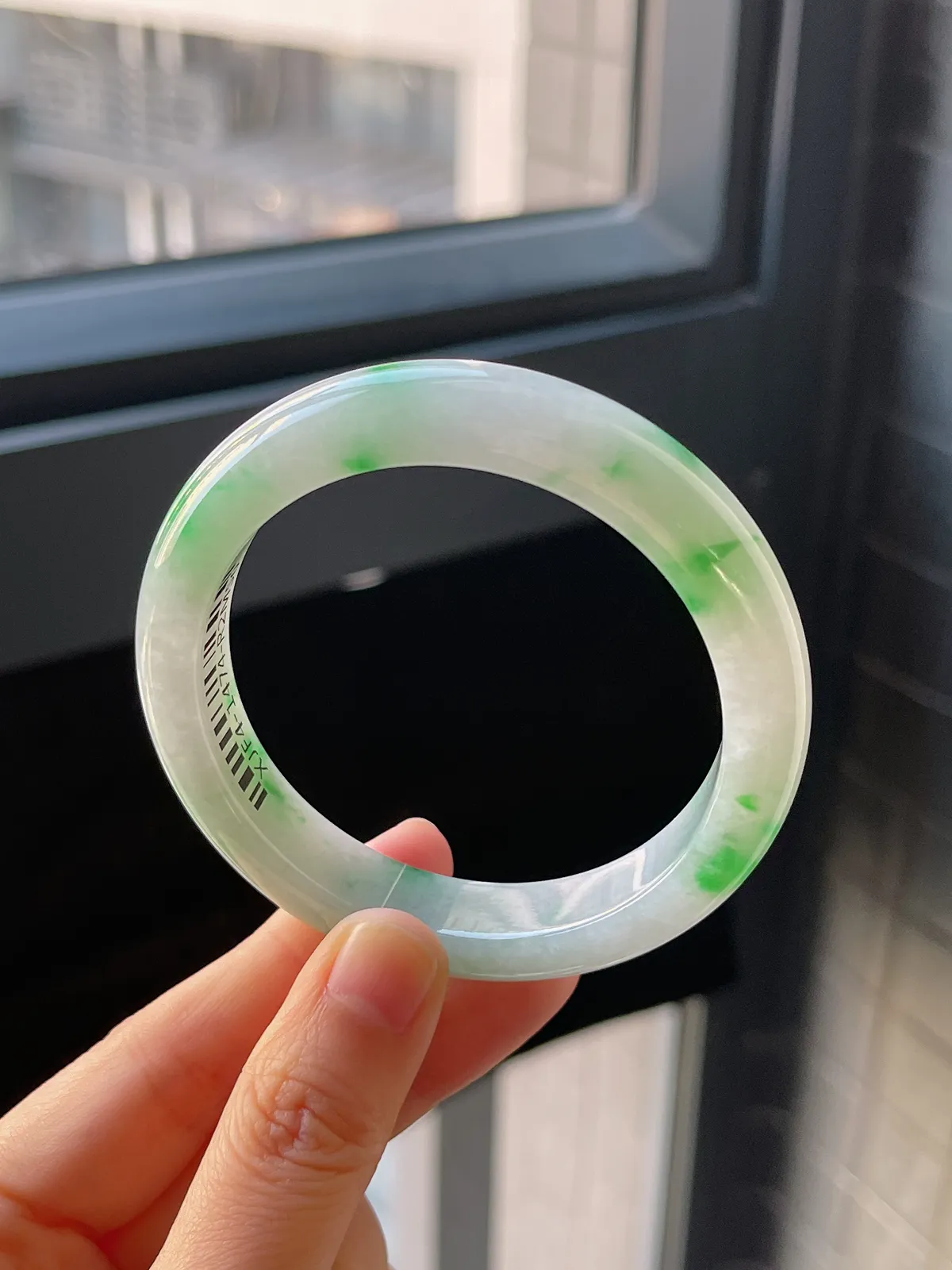 正圈55.7圈口，翡翠糯化种飘绿手镯