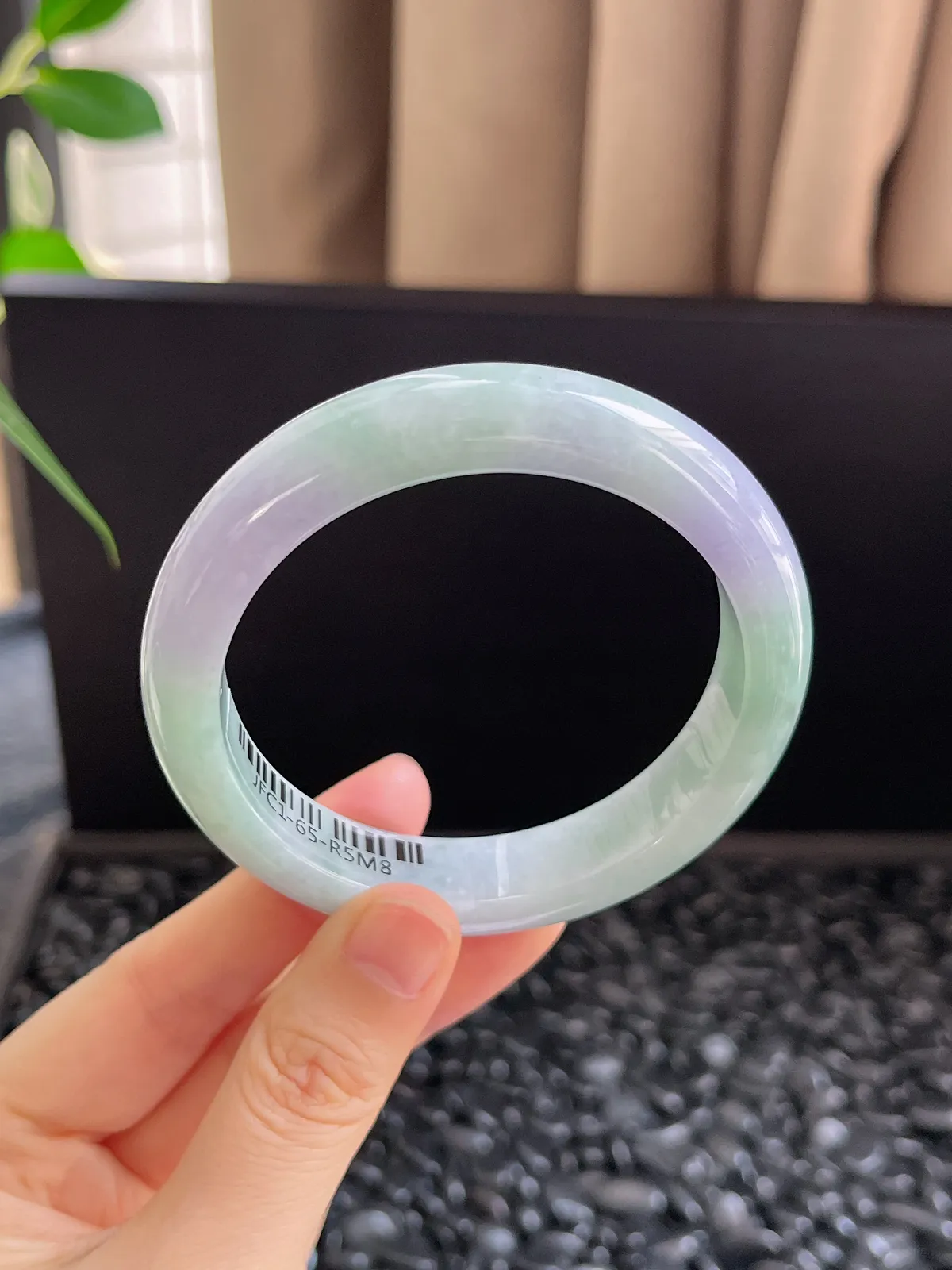 正圈56.5圈口，翡翠糯化种春带彩手镯