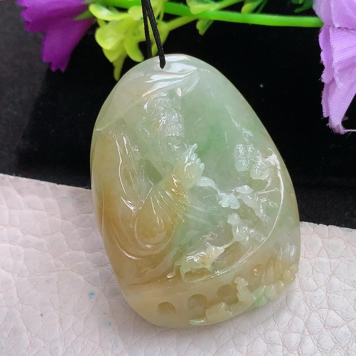 lz实拍46.2*35*13.6缅甸翡翠精雕黄加绿一本万利玉项坠 玉挂件