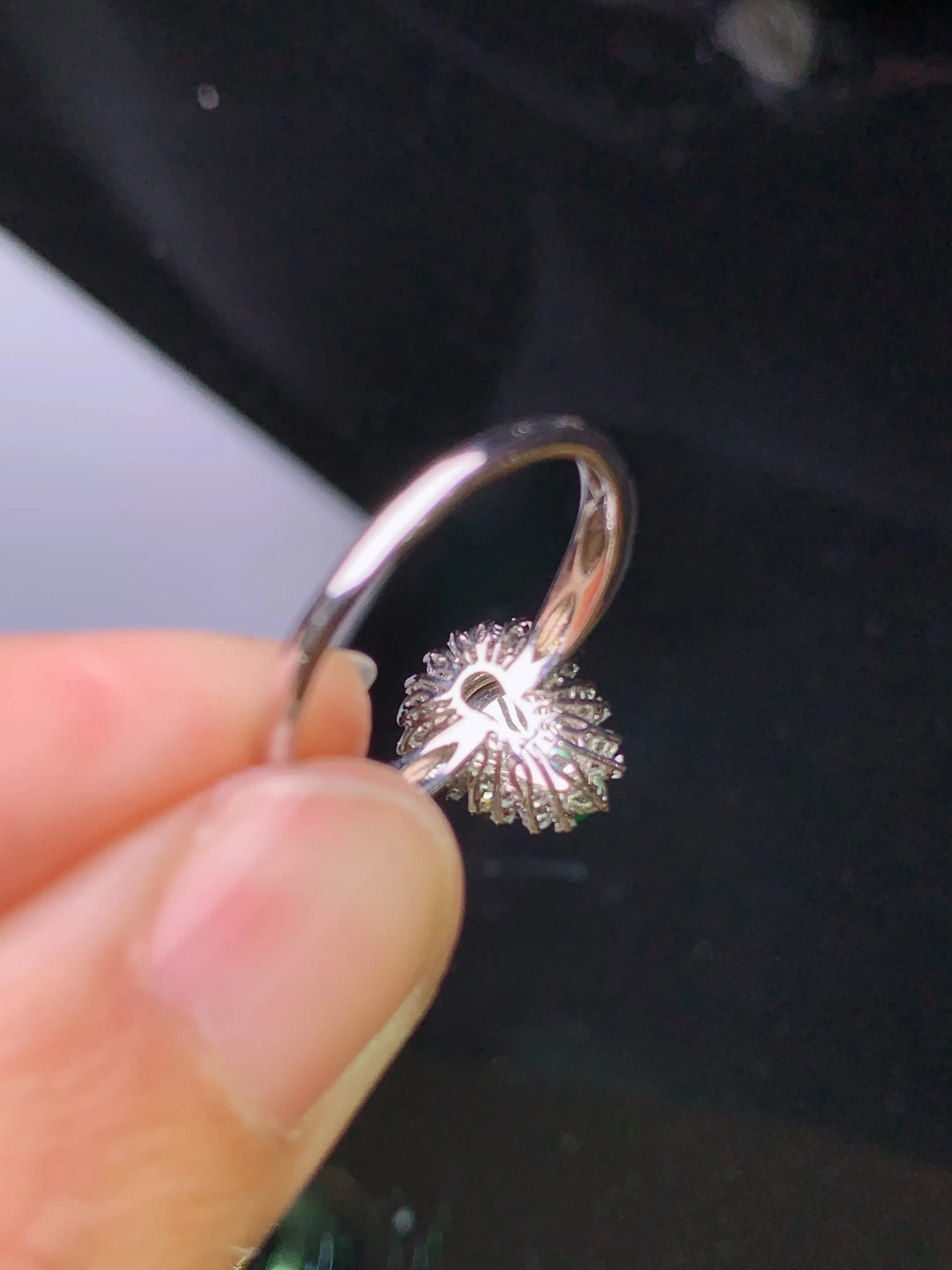 18k金钻镶嵌翠绿葫芦戒指 玉质细腻 色泽艳丽清新 圈口12.5整体尺寸11.2*8.8*7.5