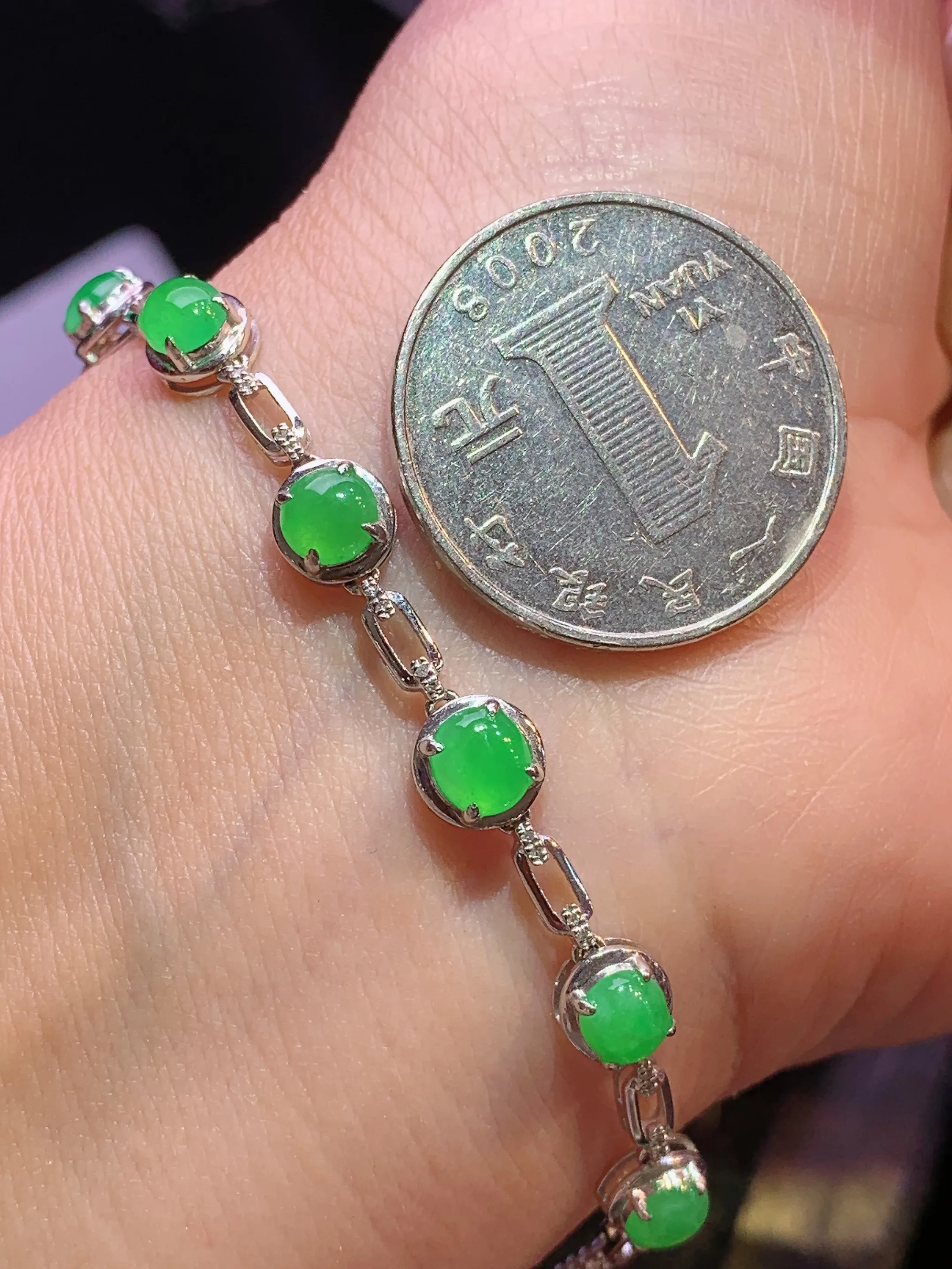 18k金镶嵌翠绿蛋面手链 玉质细腻 色泽清新艳丽 整体尺寸90*7*4.3