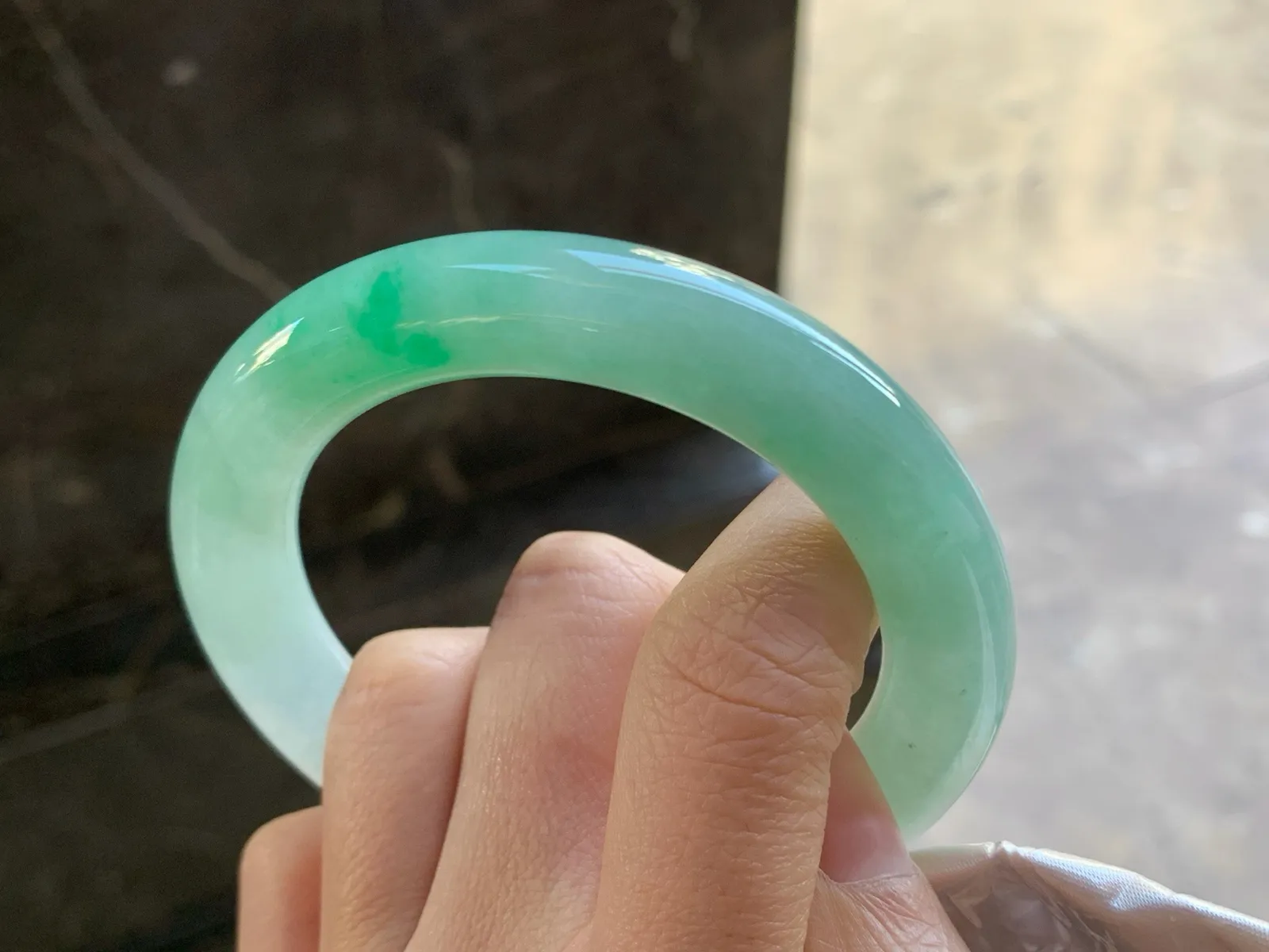 56-11.3

晴绿圆条手镯^_^清新 色阳