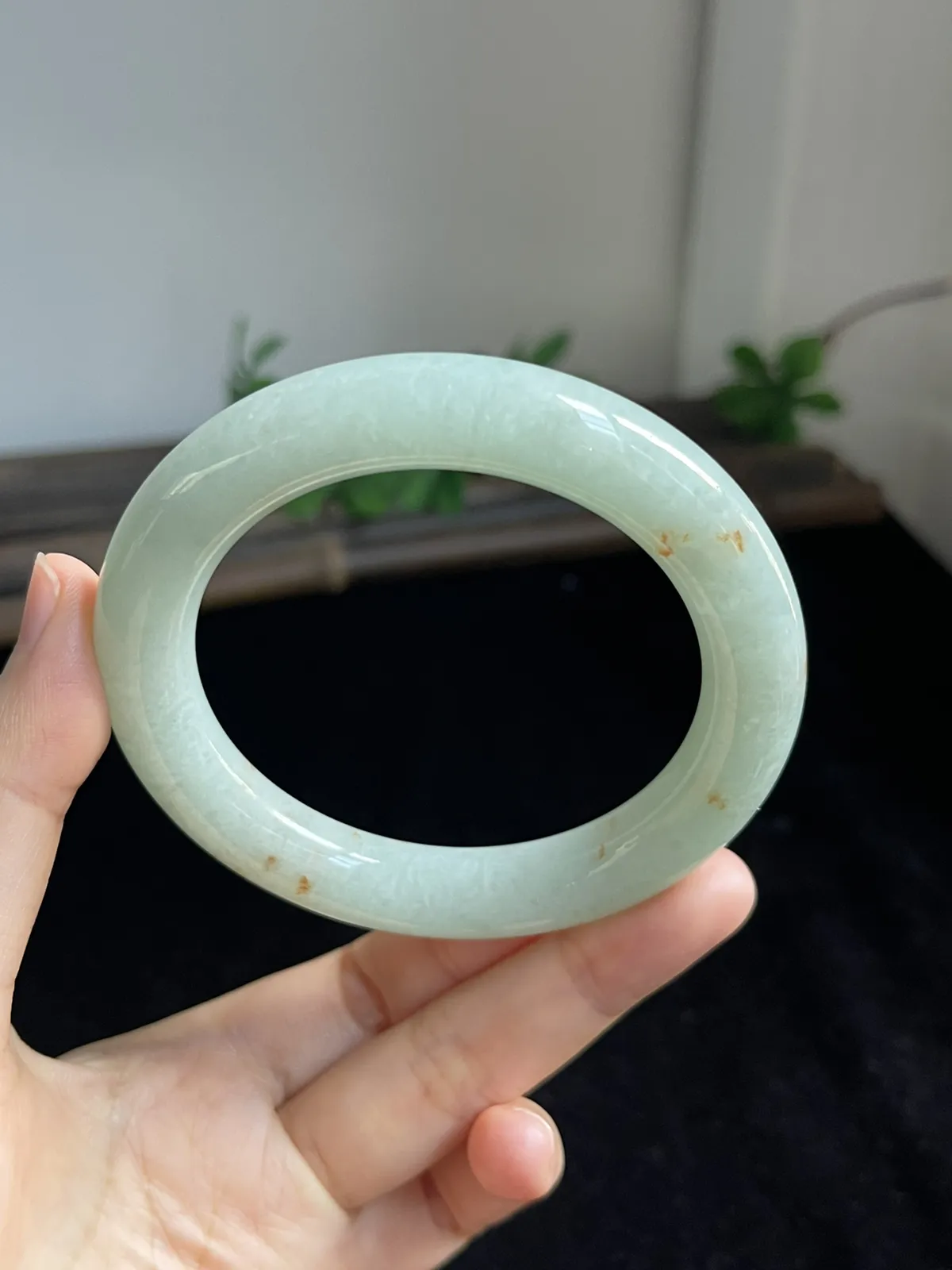 圆镯57圈口，翡翠糯化种绿色手镯