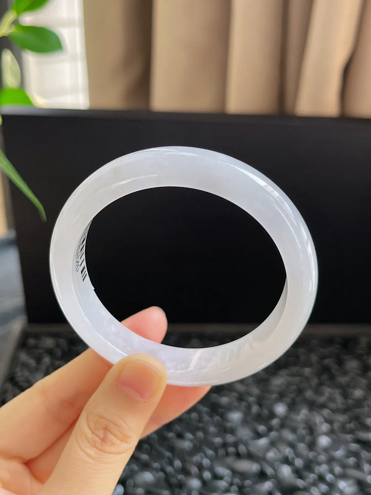 正圈56.1圈口，翡翠糯化种白色手镯