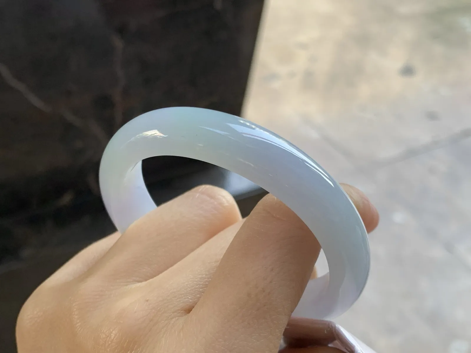 细糯贵妃镯
尺寸：53-12-7.5mm
肉质细腻 正圈50 51可以戴