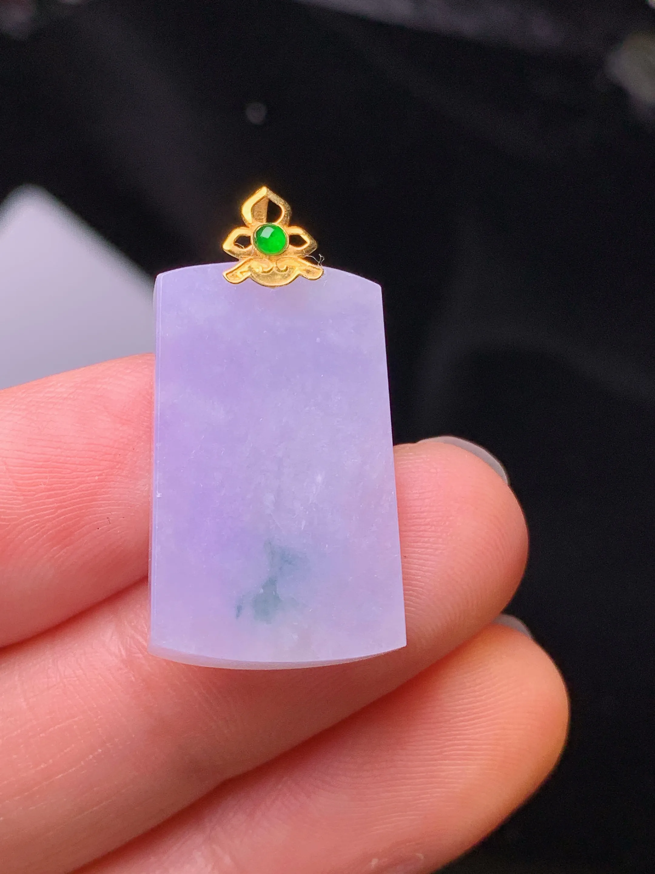 18k金镶嵌紫罗兰无事牌吊坠 玉质细腻 色泽清新艳丽 整体尺寸27.6*14*3.8