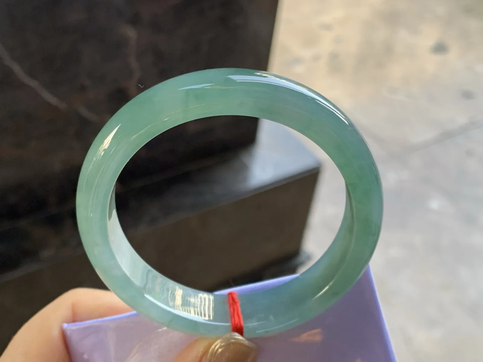 晴水手镯
尺寸：56.5-12.5-8mm
种水好 底色浓郁漂亮