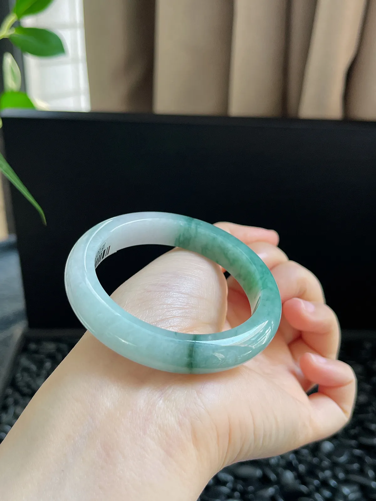 正圈51.1圈口，翡翠糯化种飘绿手镯