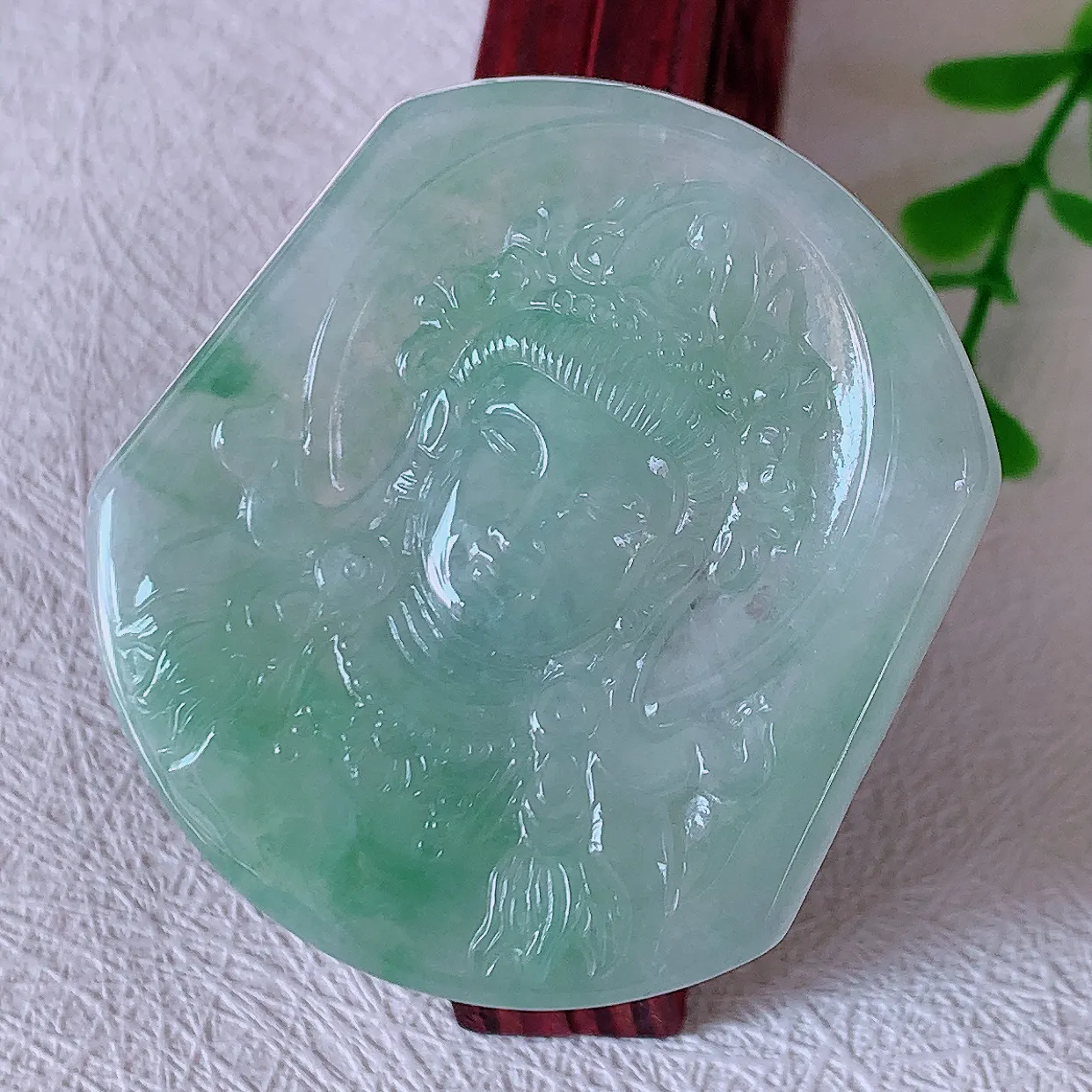 自然光实拍，冰飘花翡翠观音菩萨吊坠，赐福观音，玉润通透，慈祥端庄！#46.2