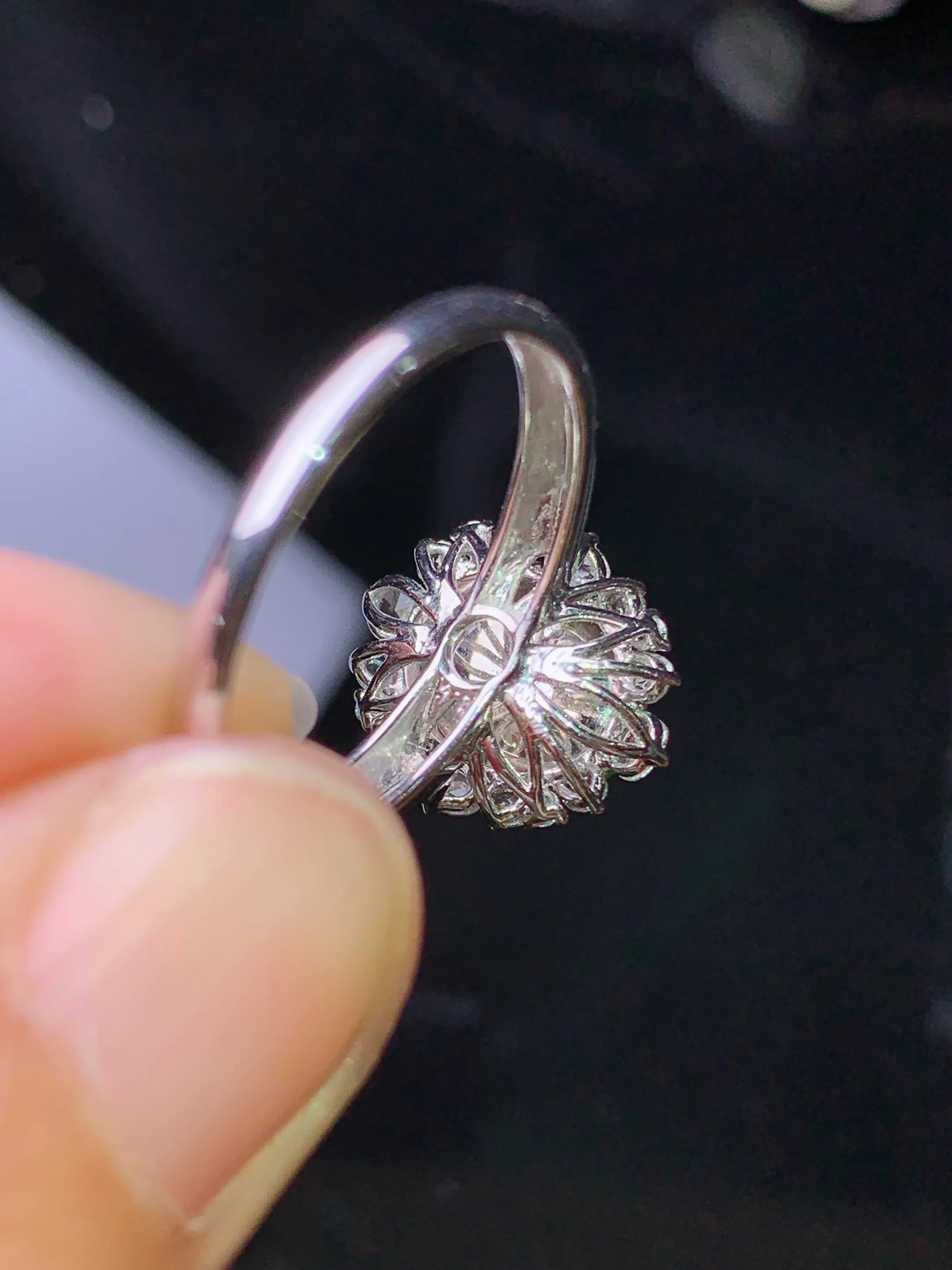 18k金钻镶嵌翠绿蛋面 玉质细腻 色泽清新艳丽 圈口12.5 整体尺寸13.2*11.6*8.5