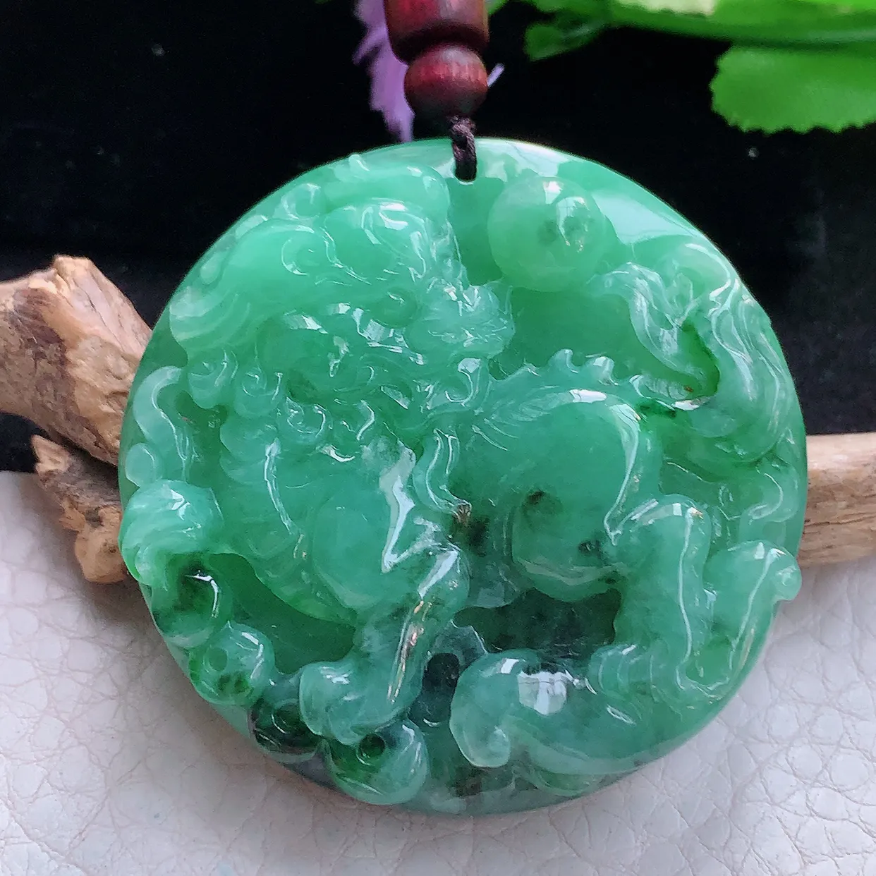 zen实拍48.8*12缅甸翡翠辣绿瑞兽麒麟玉挂件 毛衣坠