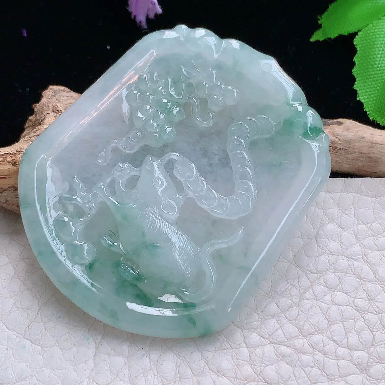 yn实拍54*45.5*4.8缅甸翡翠精雕冰飘花招财鼠生肖鼠玉项坠 玉挂件