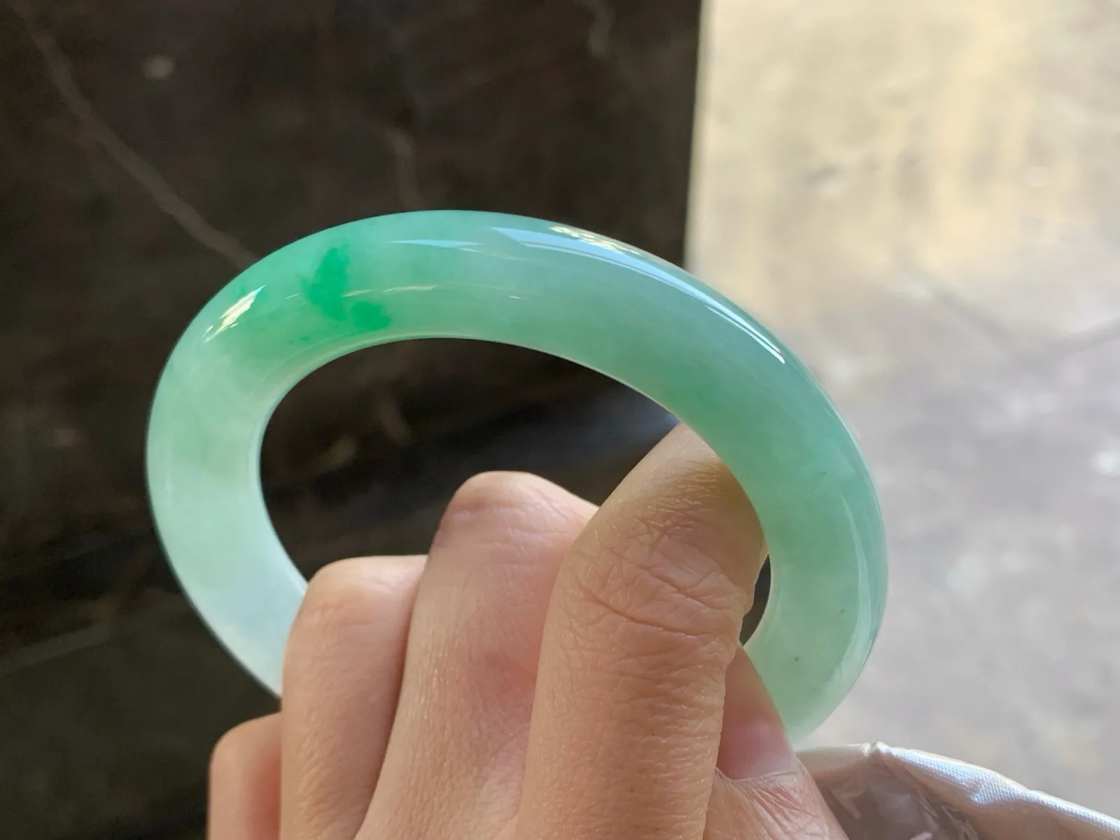 56-11.3

晴绿圆条手镯^_^清新 色阳