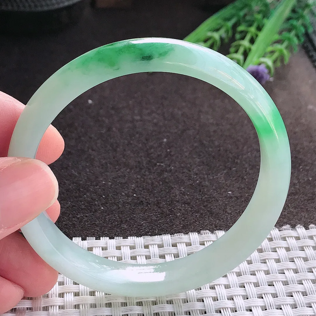 实拍A货翡翠57.5/11/6.8老坑冰润起胶飘绿手镯宽边玉镯手环