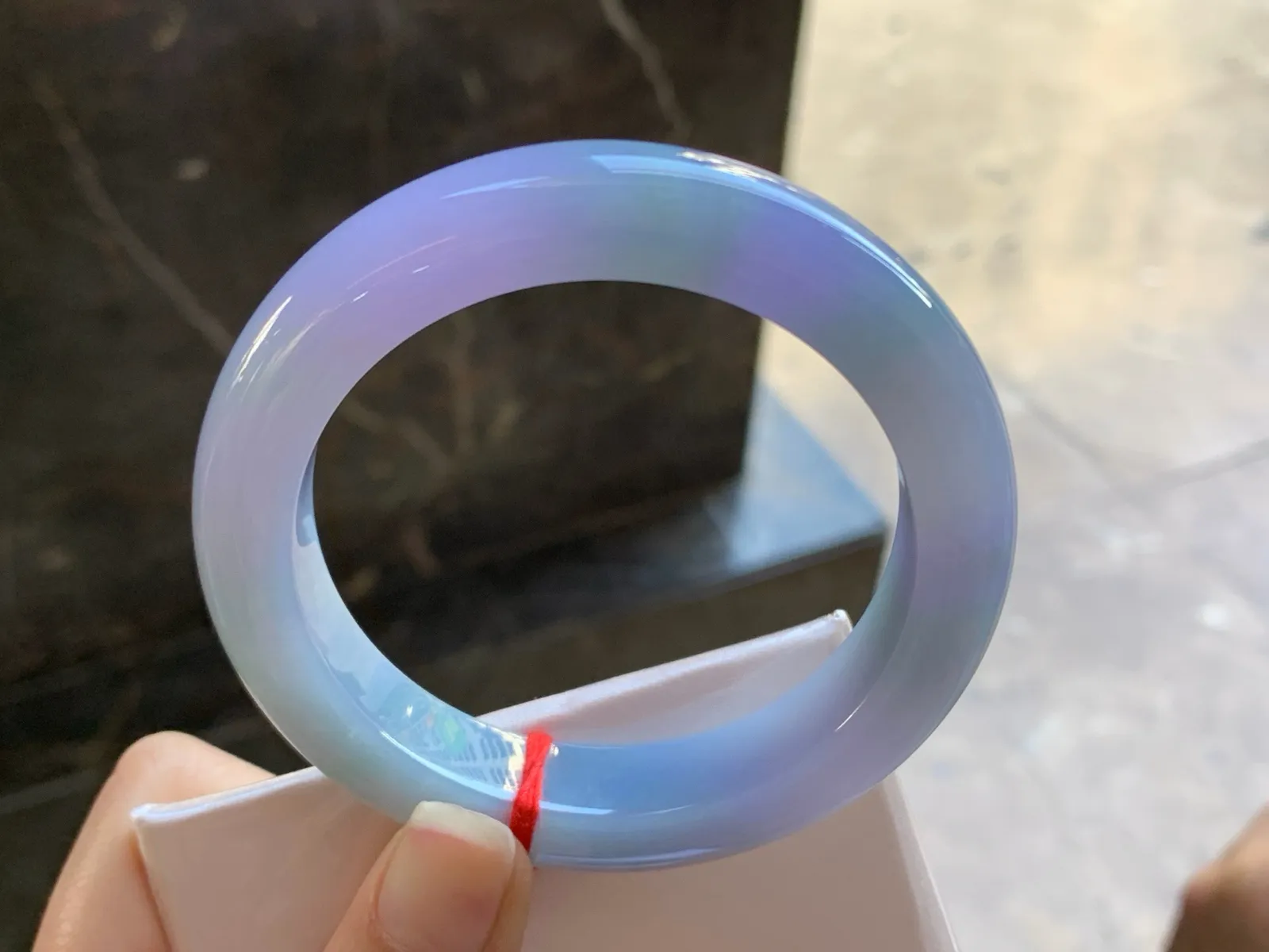 55.5-11.7-8.9

紫罗兰手镯^_^春带彩 玉质温润 鲜艳