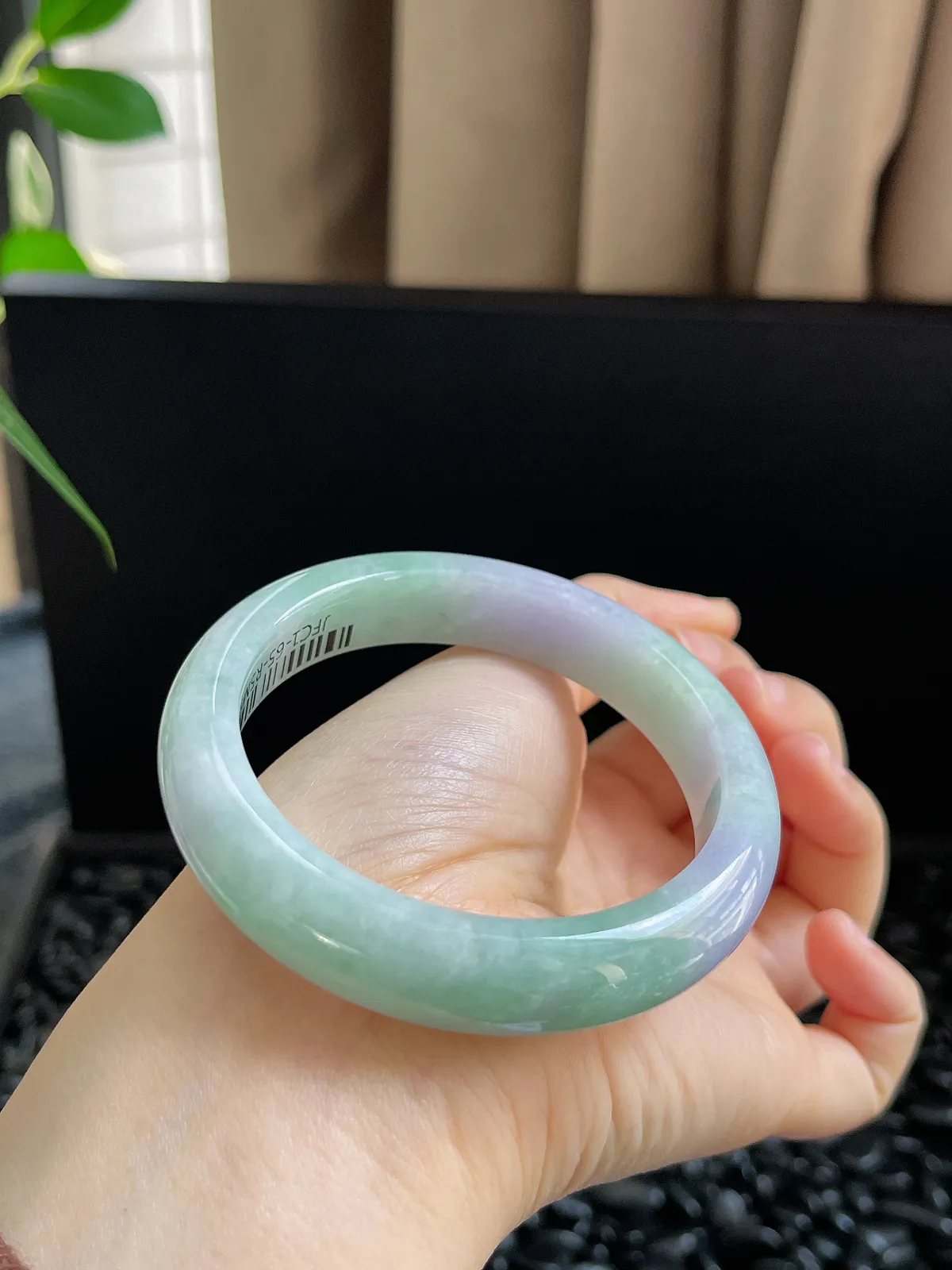 正圈56.5圈口，翡翠糯化种春带彩手镯