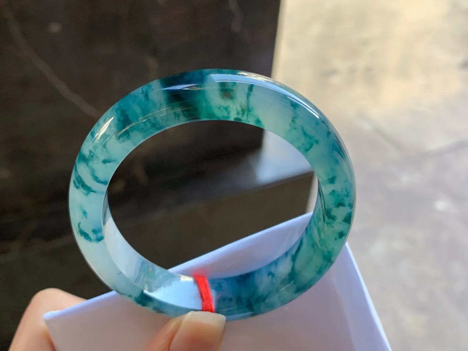 55.8-11.7-7.6

蓝花贵妃手镯^_^飘花浓郁 鲜艳 正圈53可以带