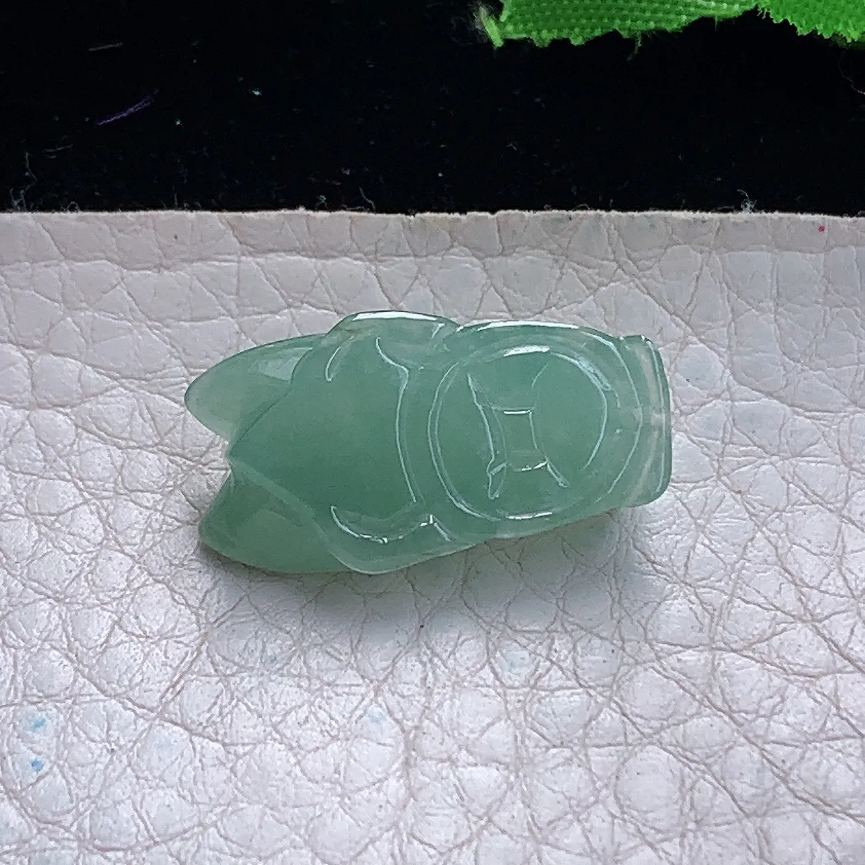 ajj实拍25*13*7.3缅甸翡翠精雕冰晴一鸣惊人 蝉玉项坠 玉挂件