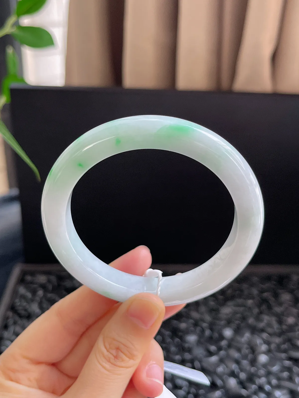 正圈57.1圈口，翡翠糯化种飘绿手镯