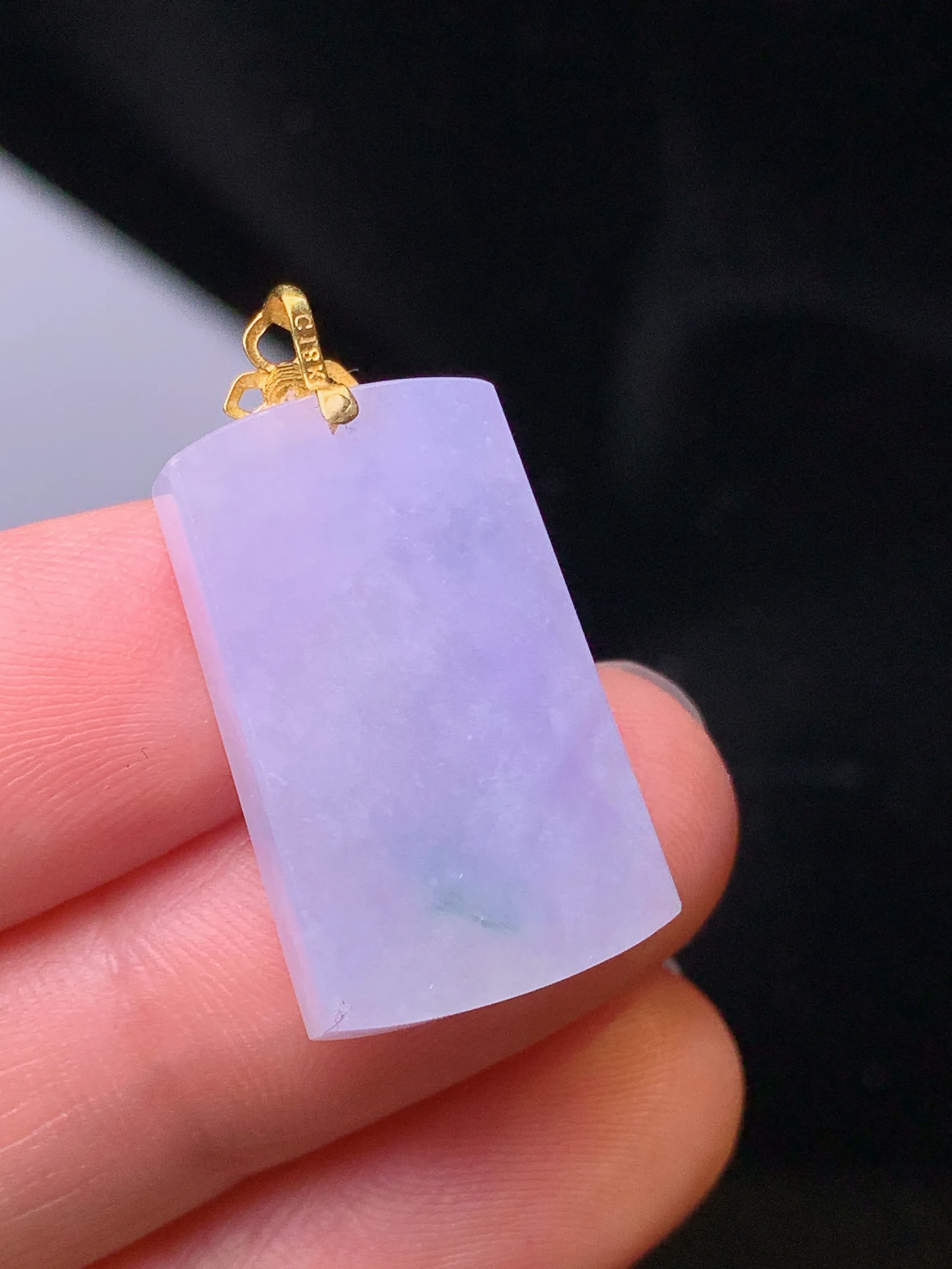 18k金镶嵌紫罗兰无事牌吊坠 玉质细腻 色泽清新艳丽 整体尺寸27.6*14*3.8