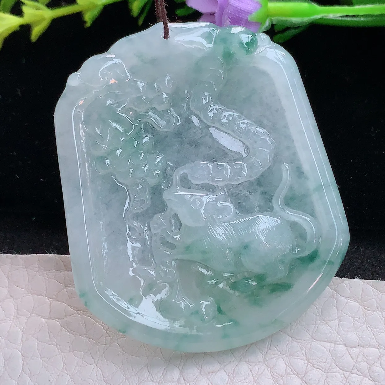 yn实拍54*45.5*4.8缅甸翡翠精雕冰飘花招财鼠生肖鼠玉项坠 玉挂件