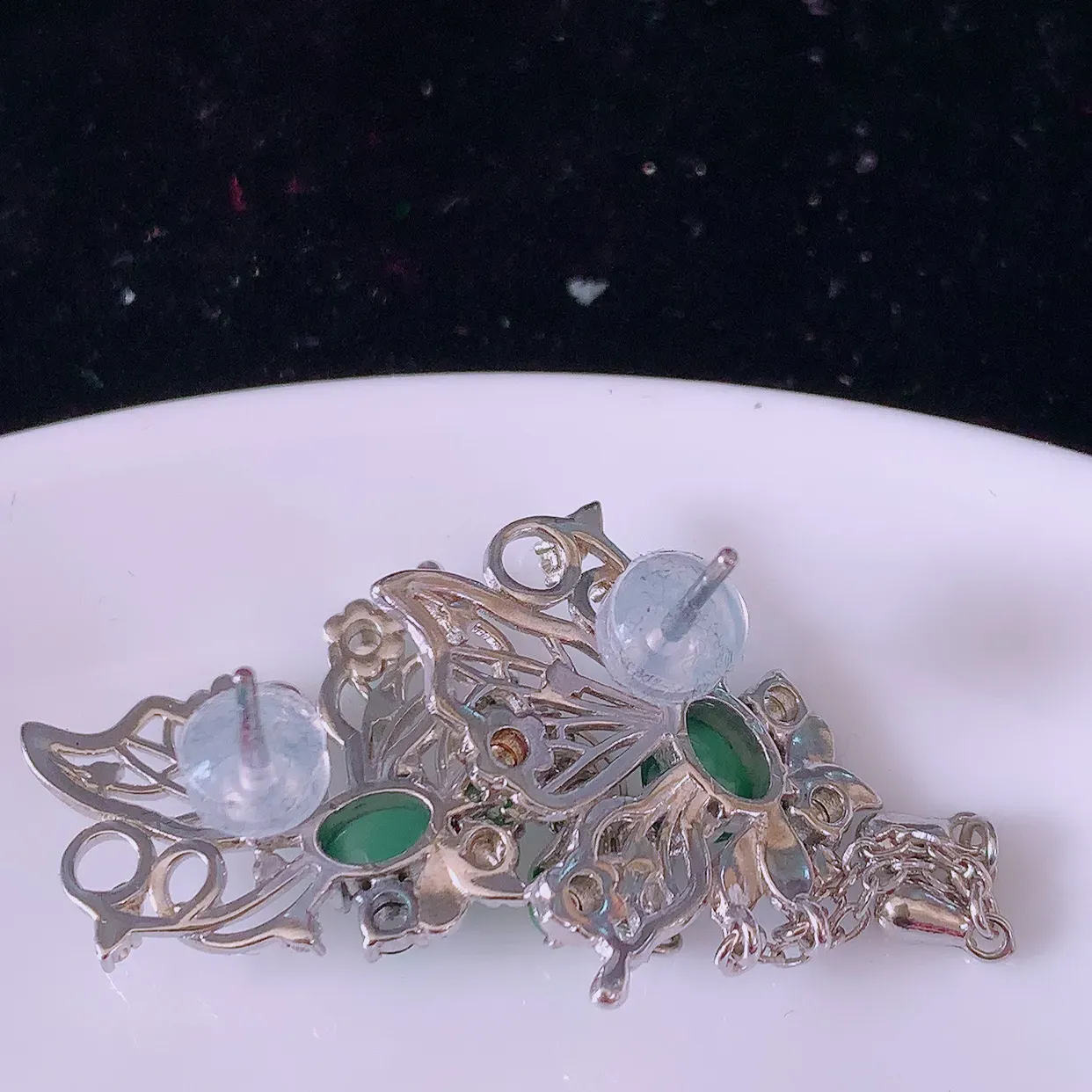 冰透满绿翡翠925银镶嵌，自然光实拍，翠色灵动，颜色漂亮，种老水足，品相佳，佩戴佳品！#97.4整体41*15.5*15裸石5*5