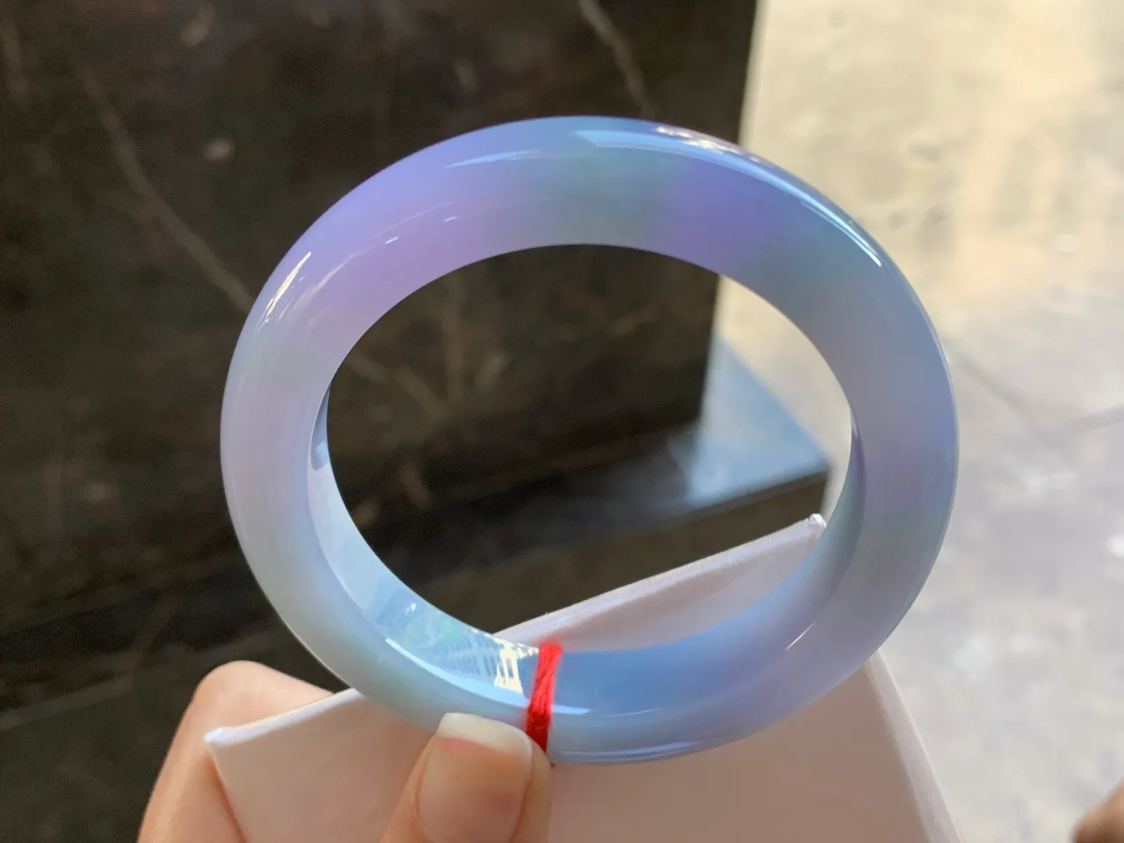 55.5-11.7-8.9

紫罗兰手镯^_^春带彩 玉质温润 鲜艳