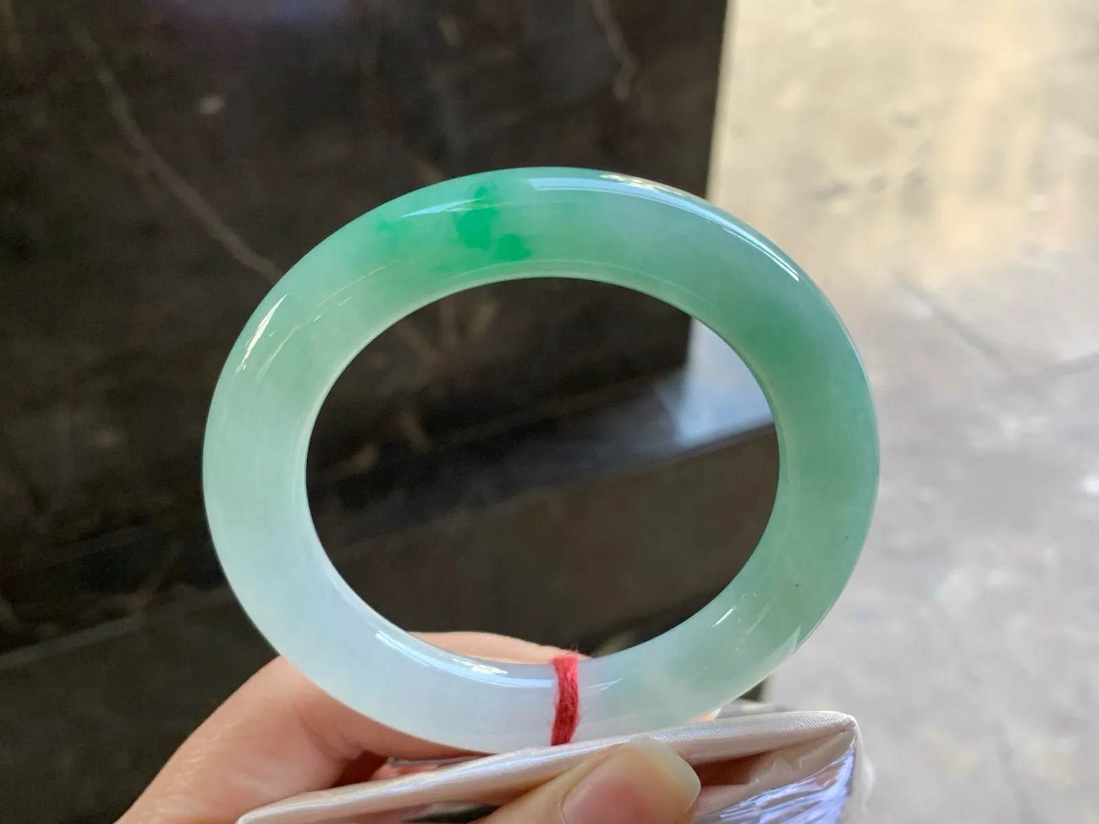 56-11.3

晴绿圆条手镯^_^清新 色阳