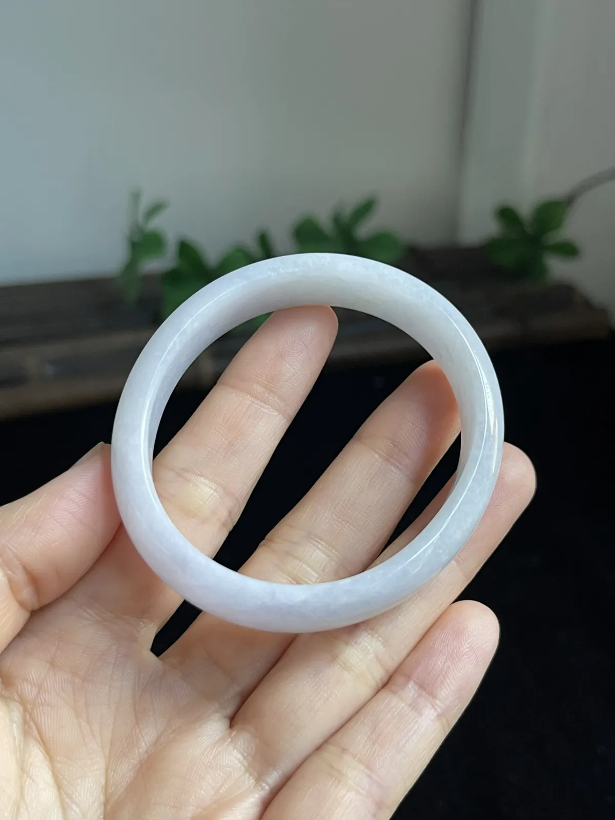 贵妃镯52.2圈口，翡翠手镯