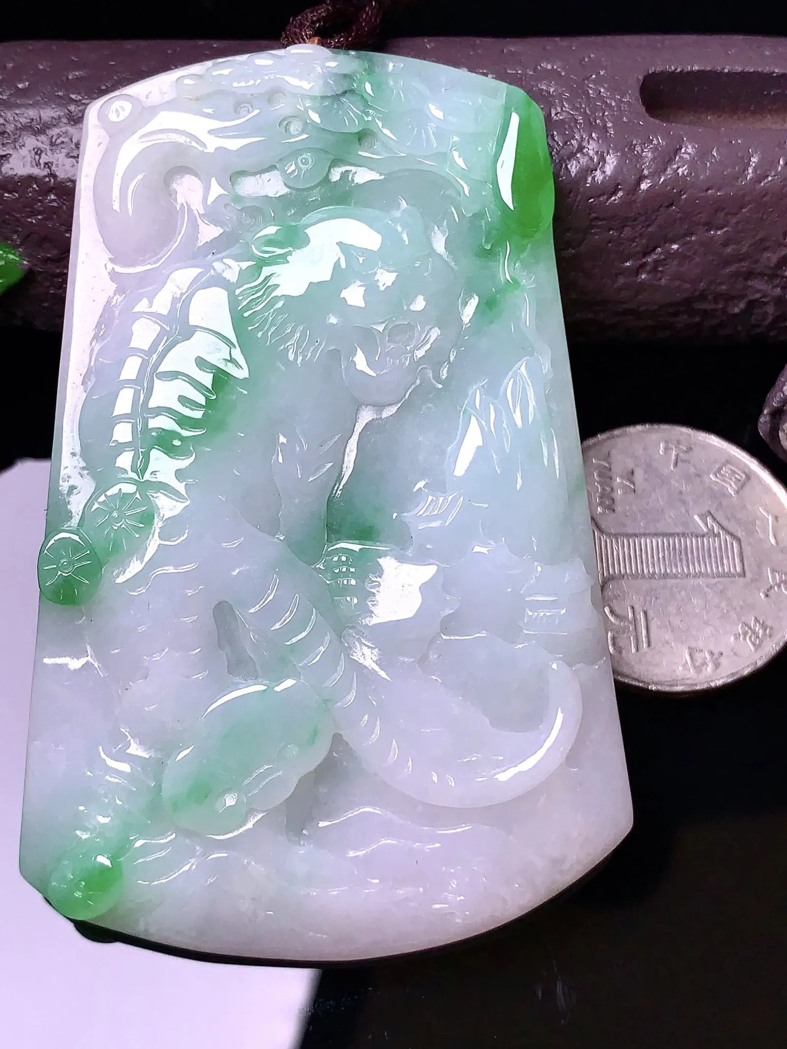 飘绿佛生肖虎吊坠 玉质细腻 色泽清新艳丽 整体尺寸70*47*6.2