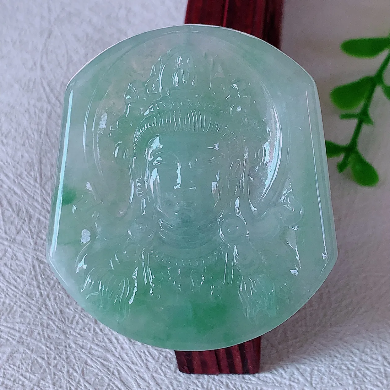 自然光实拍，冰飘花翡翠观音菩萨吊坠，赐福观音，玉润通透，慈祥端庄！#46.2