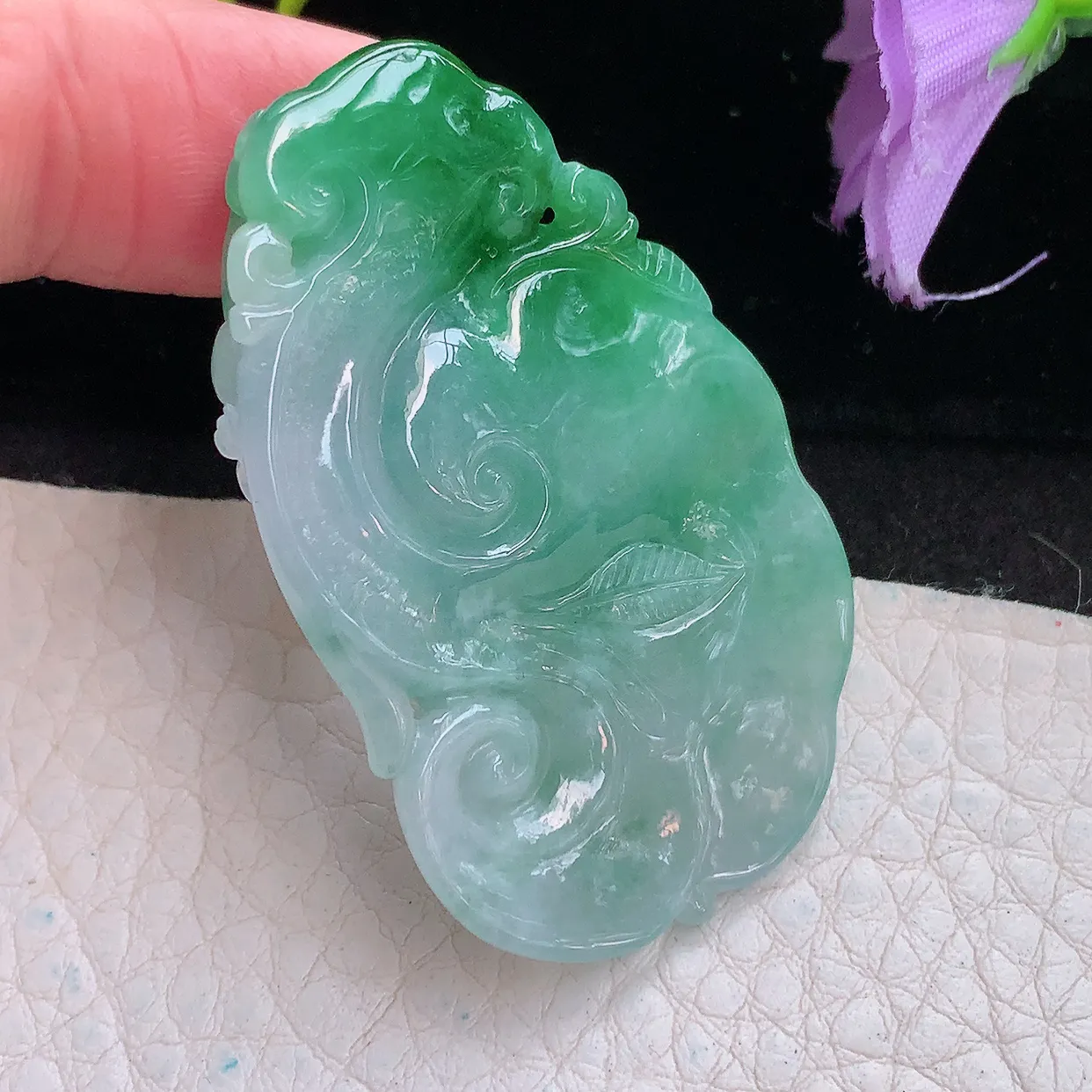 lz实拍48.6*30*10.5缅甸翡翠精雕冰飘绿貔貅瑞云如意玉项坠 玉挂件