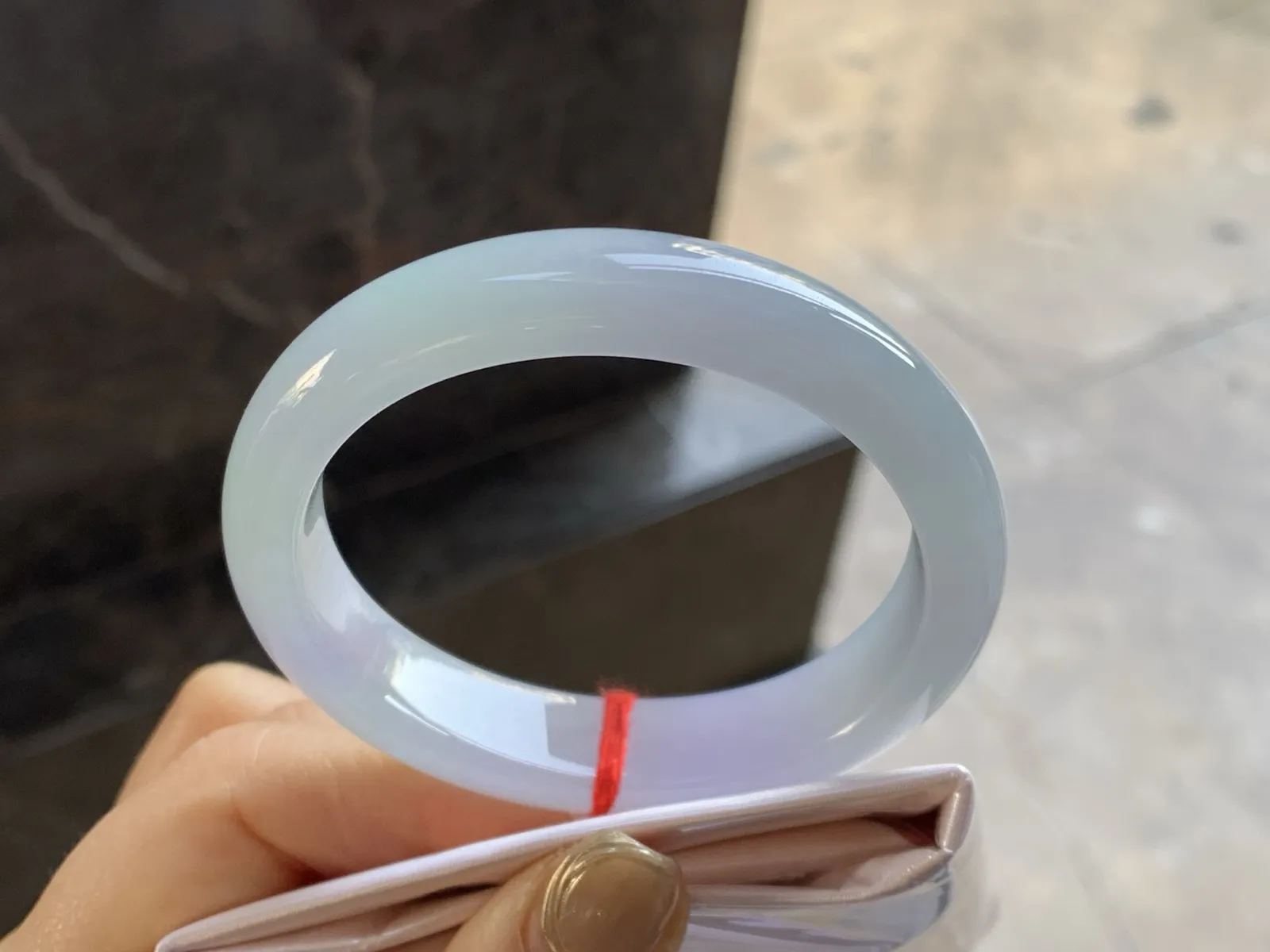 细糯贵妃镯
尺寸：53-12-7.5mm
肉质细腻 正圈50 51可以戴